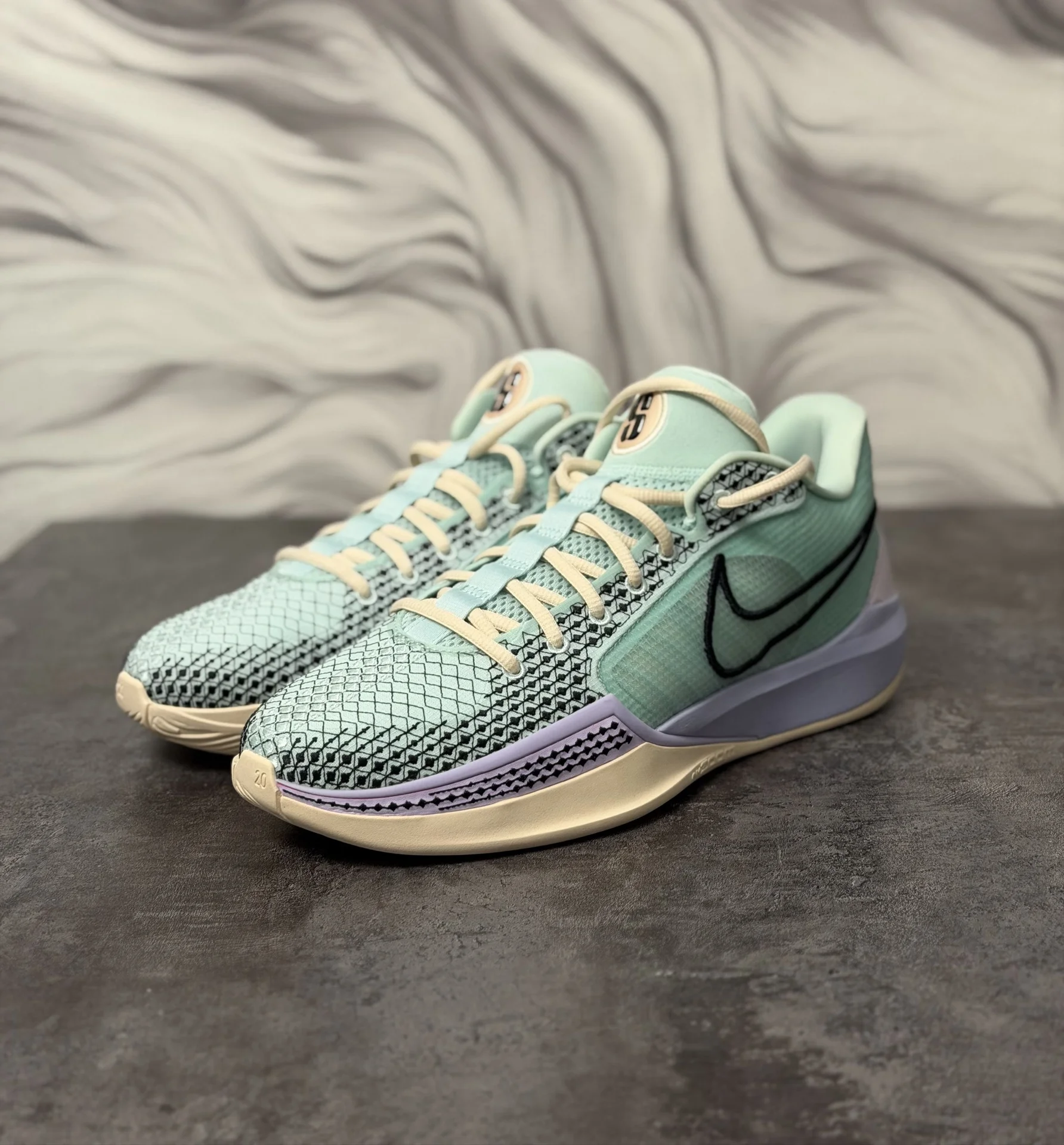 Баскетбольные кроссовки Nike Sabrina 1 - изображение 1