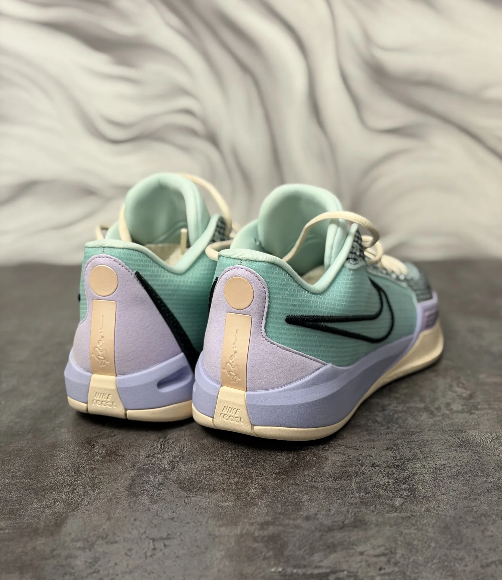 Баскетбольные кроссовки Nike Sabrina 1 - миниатюра 2