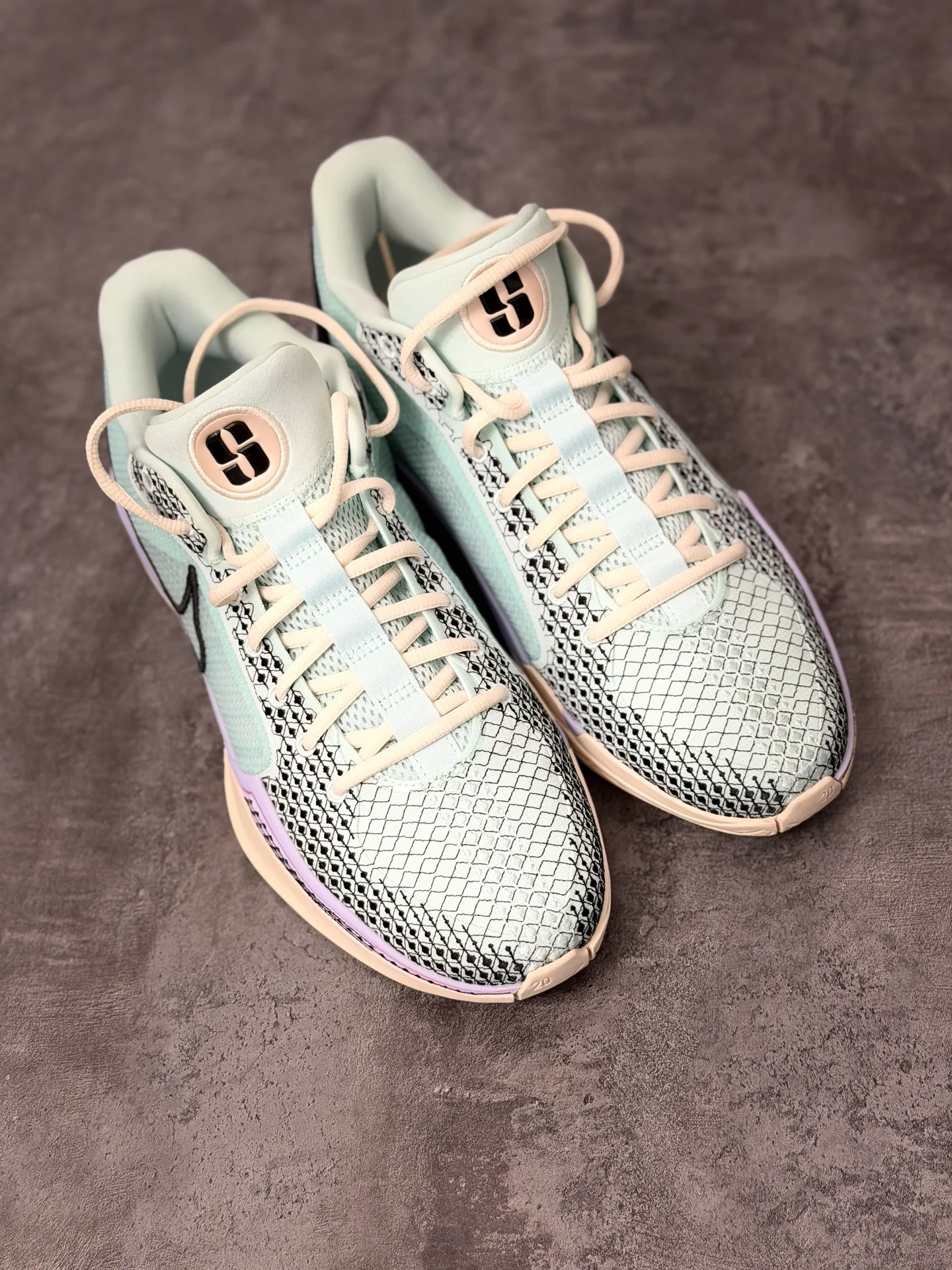 Баскетбольные кроссовки Nike Sabrina 1 - миниатюра 4