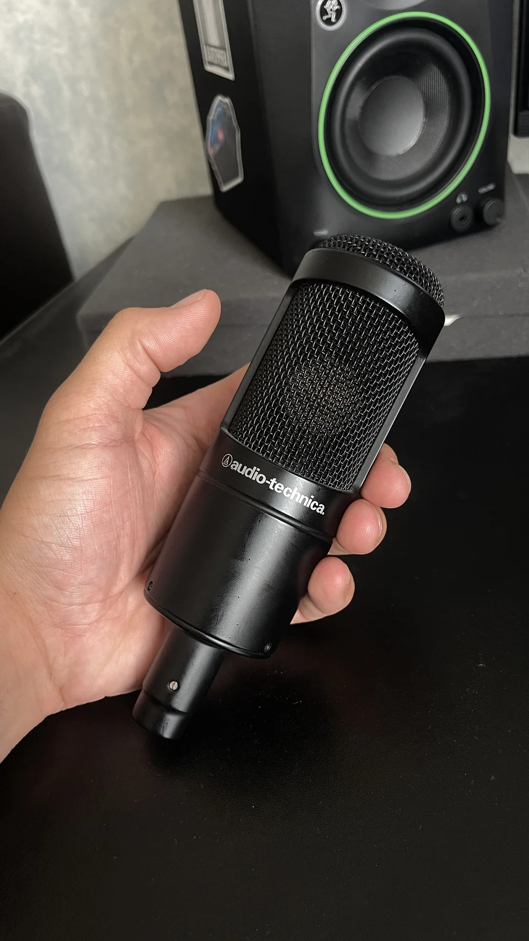 Студийный микрофон audio technica AT2035 - изображение 1