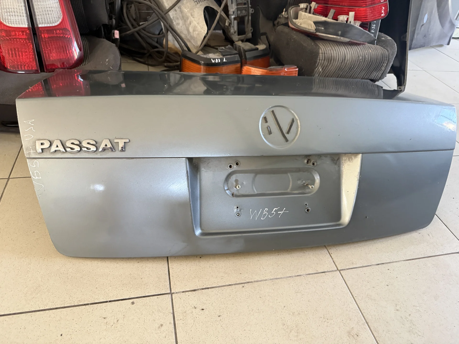 Крышка багажника Volkswagen Passat B5+ - изображение 1