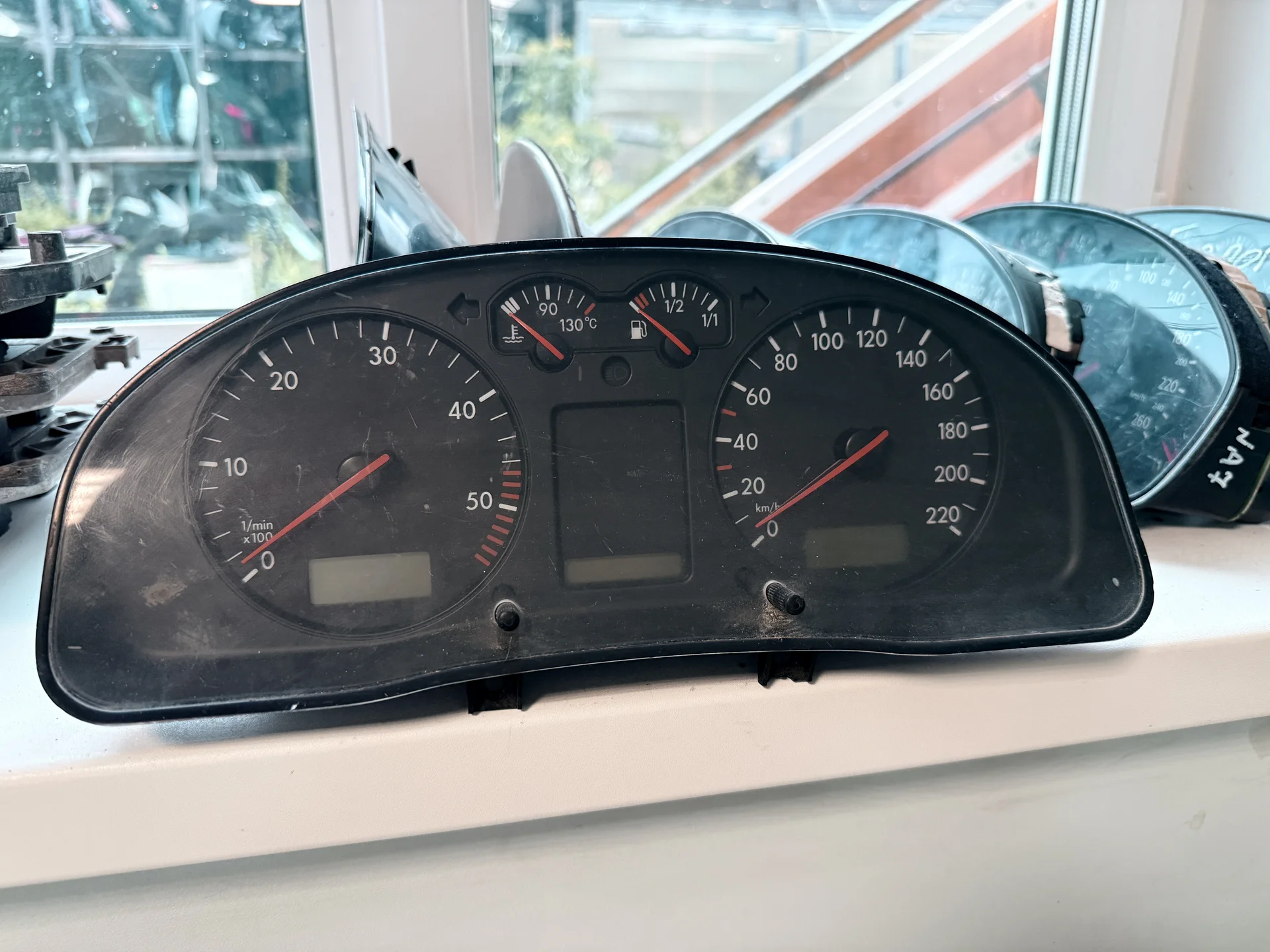 Щиток приборов Volkswagen Passat B5 - изображение 1