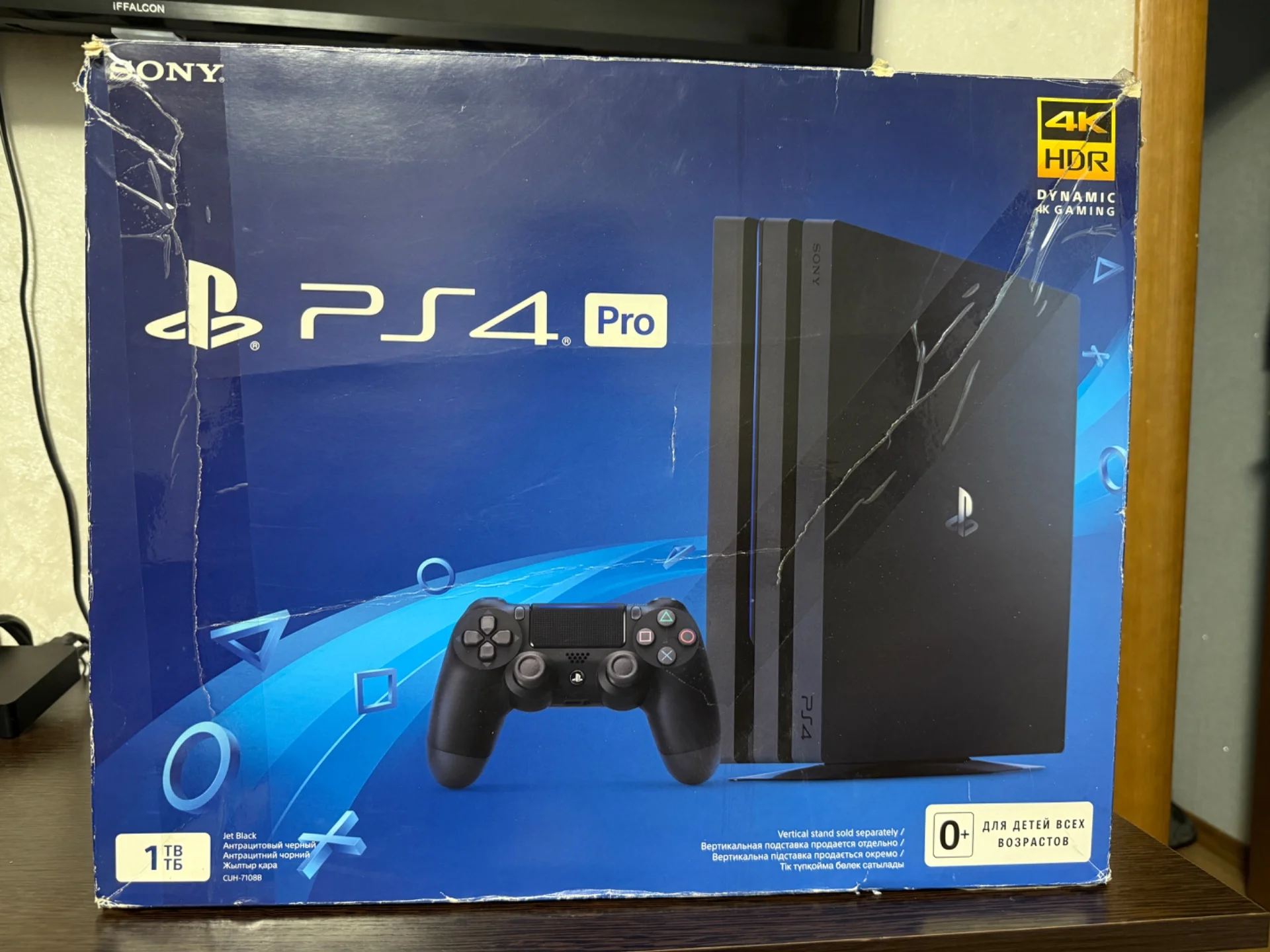 PlayStation 4 Pro б/у 1 тб памяти с 2 геймпадами - миниатюра 3