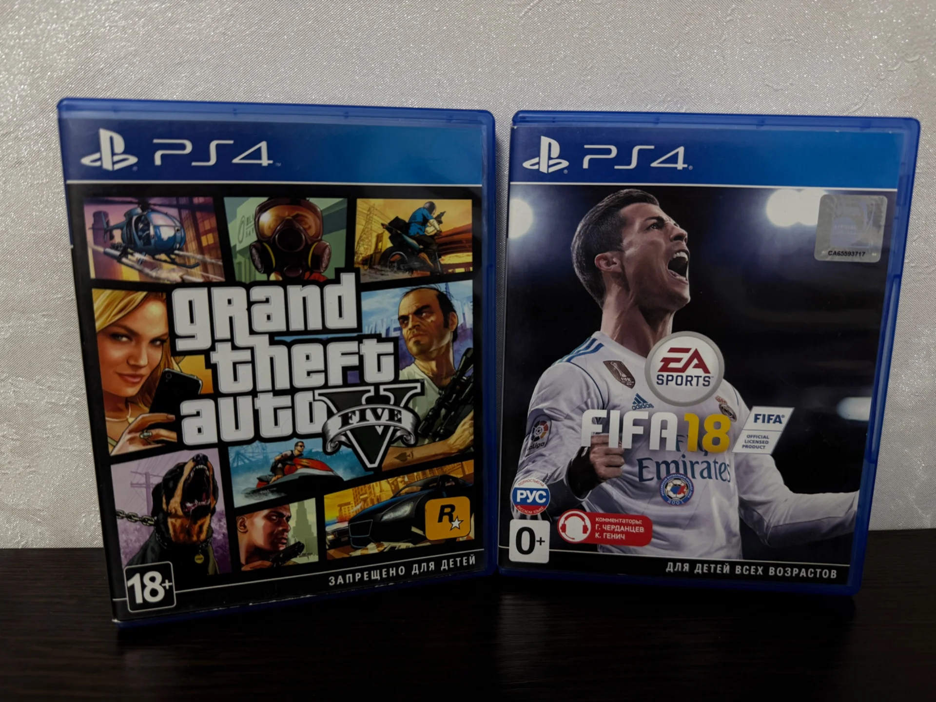 PlayStation 4 Pro б/у 1 тб памяти с 2 геймпадами - миниатюра 5
