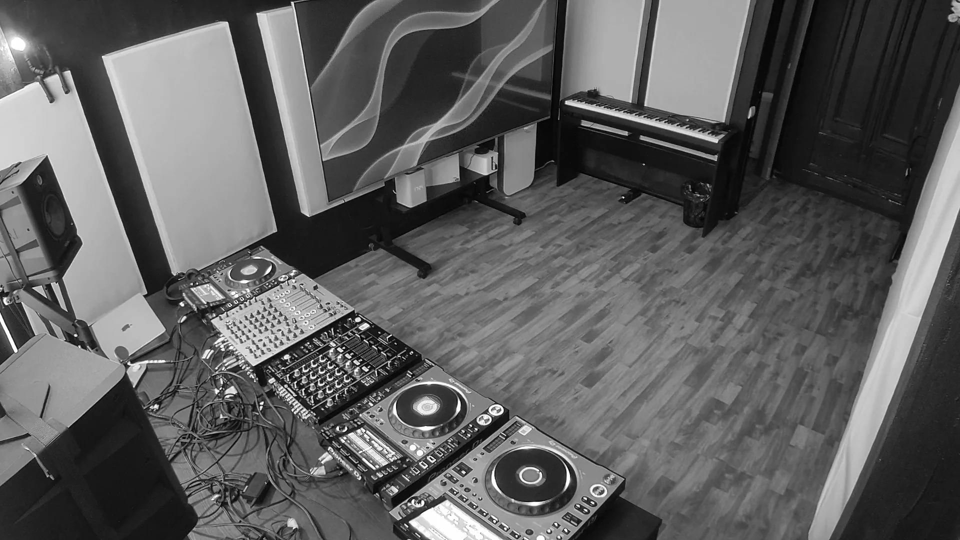 Dj студия (аренда студии диджеинга для практики) - миниатюра 8