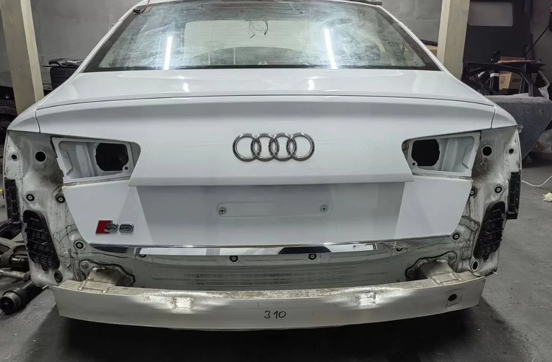 Audi S6 C7 крышка с оригинальным спойлером LS9R