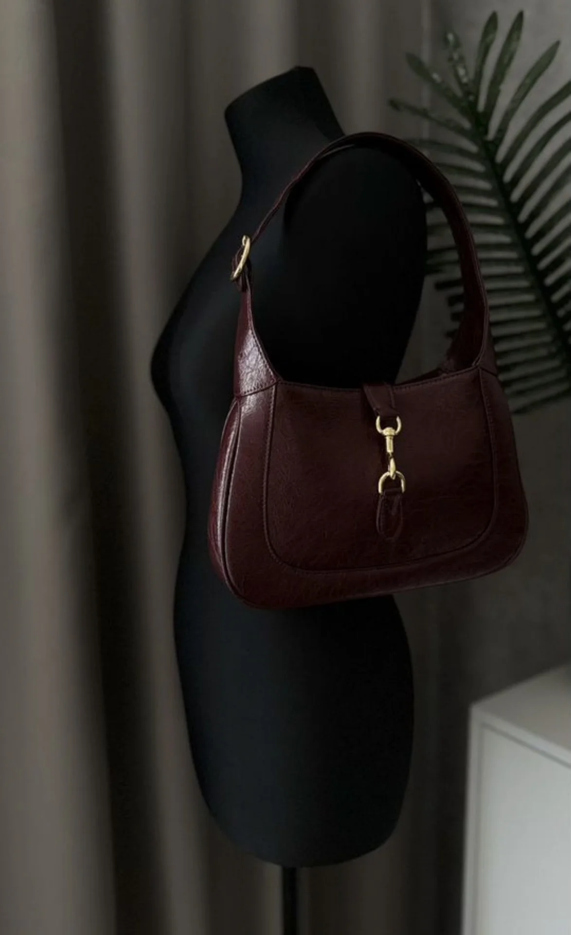 Сумка маленькая на плечо лакированная новая gucci - миниатюра 2