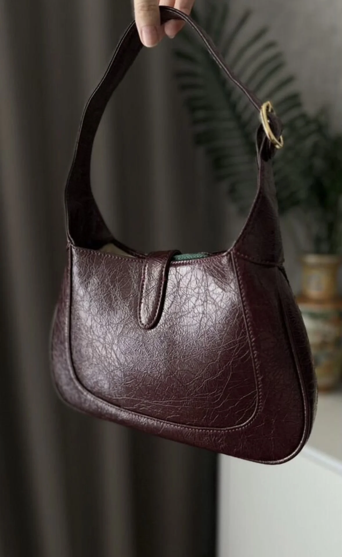 Сумка маленькая на плечо лакированная новая gucci - миниатюра 4