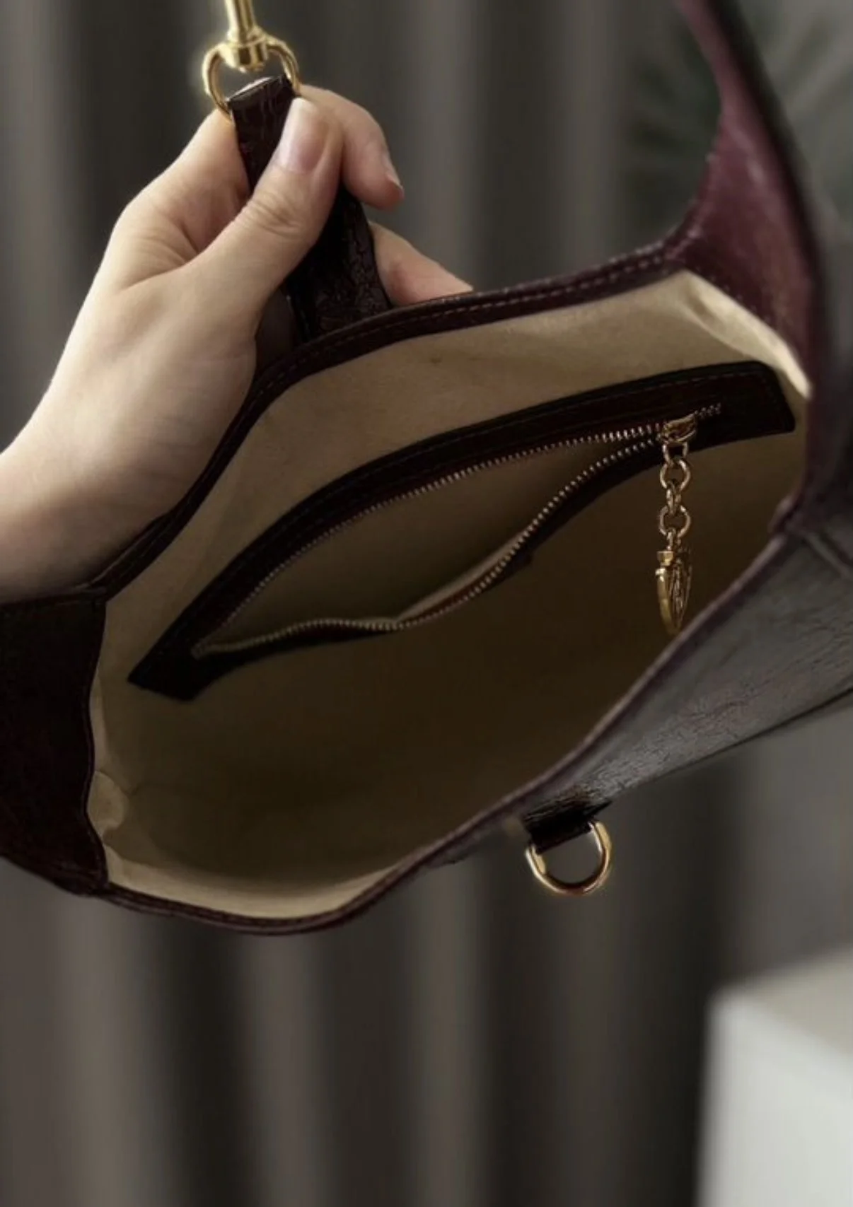 Сумка маленькая на плечо лакированная новая gucci - миниатюра 6