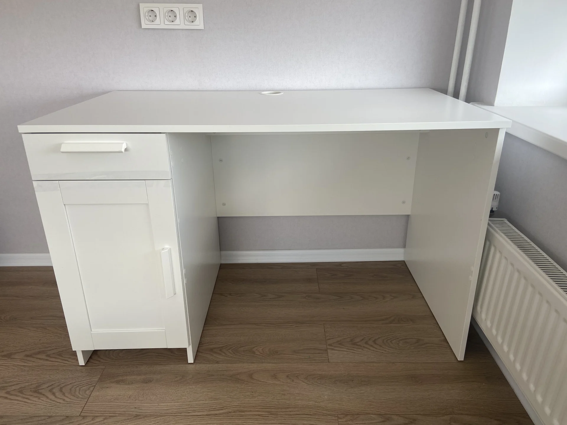 Письменный стол IKEA BRIMNES, белый - изображение 1