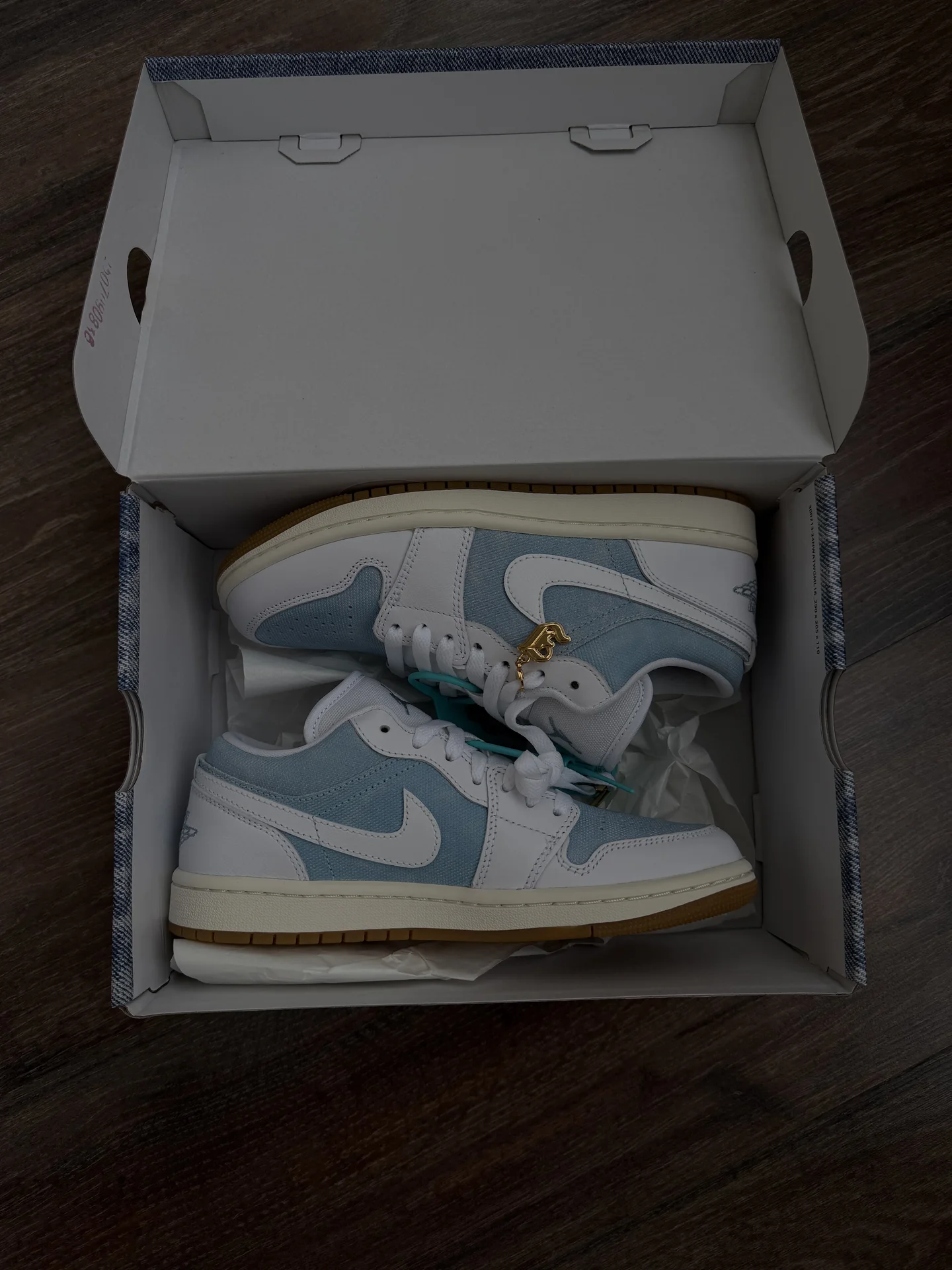 Кроссовки nike air jordan 1 denim (37 размер)