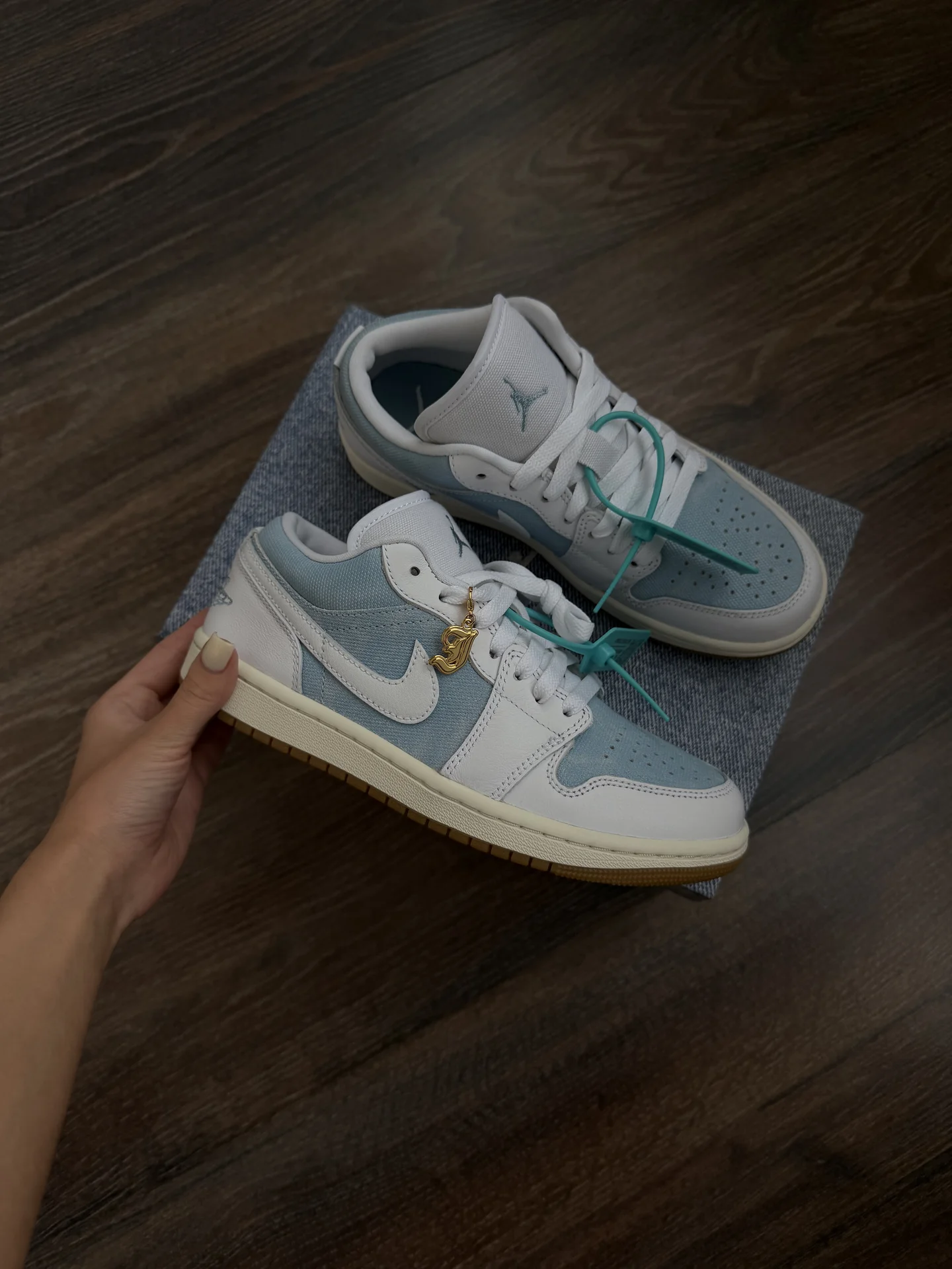 Кроссовки nike air jordan 1 denim (37 размер) - миниатюра 2
