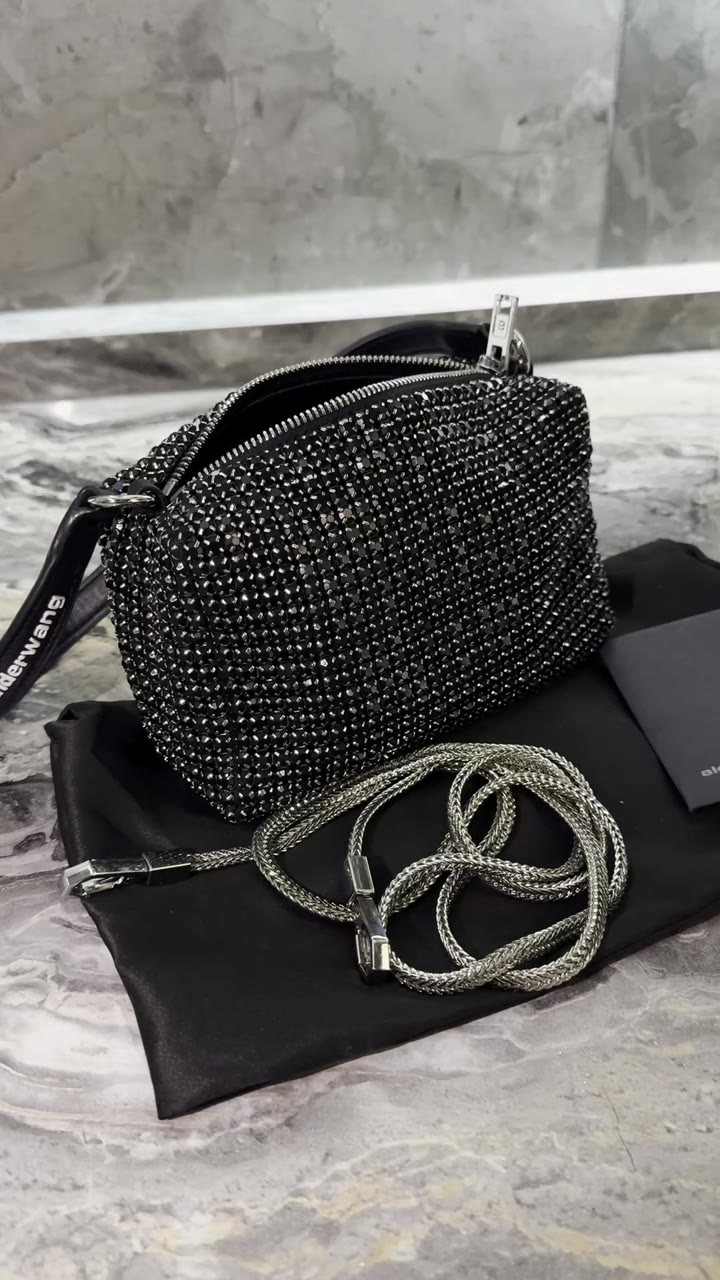 Клатч Alexander Wang со стразами - видео 2