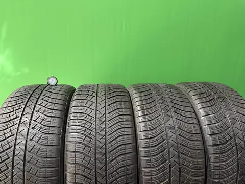 275/40 R21 дюймов Michelin Pilot Alpin 5 SUV зимние нешипованные