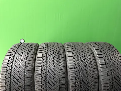 275/40 R21 дюймов Continental ContiVikingContact 6 SUV зимние нешипованные