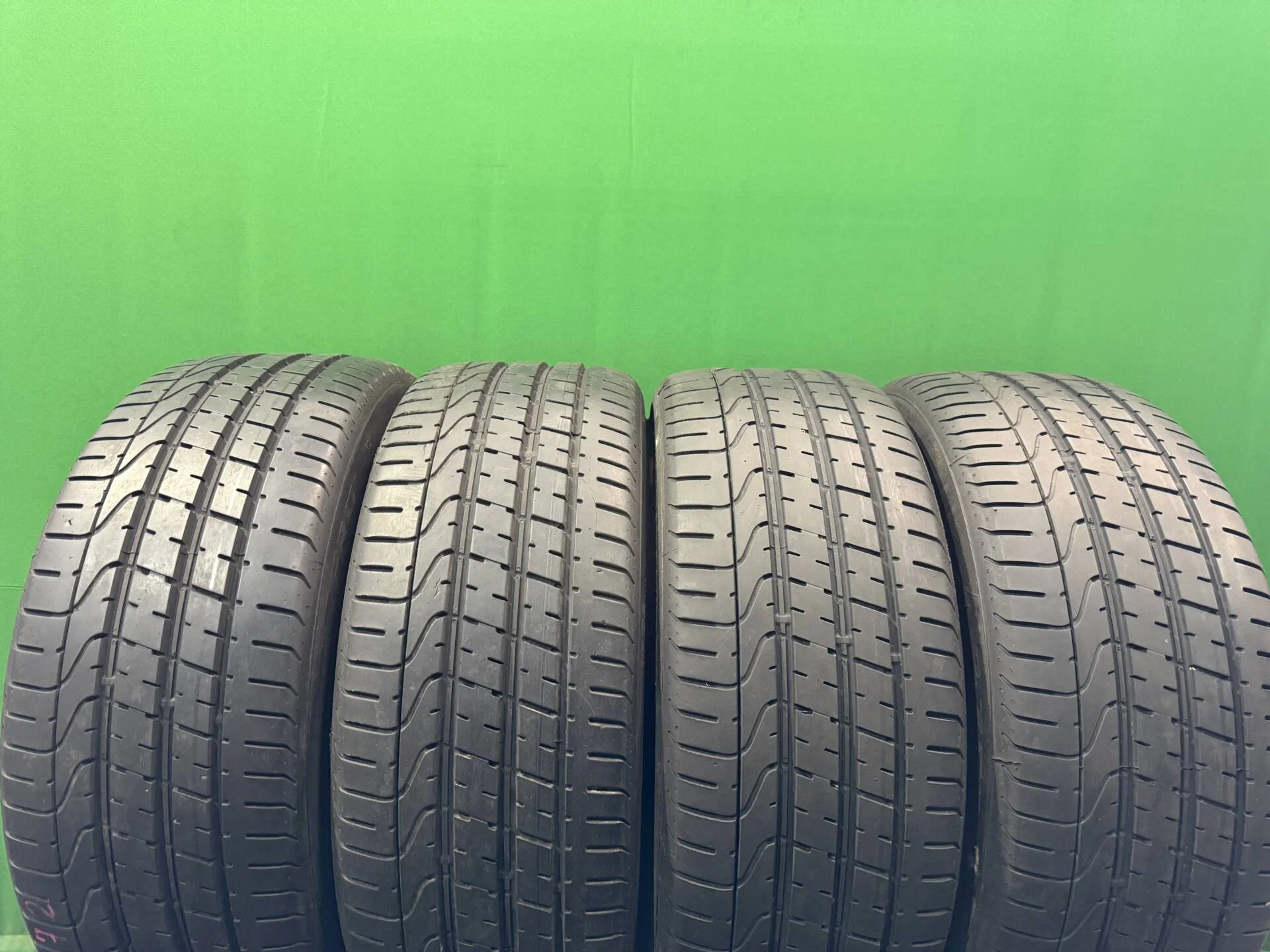 255/40 R21 дюймов Pirelli P Zero летние - изображение 1