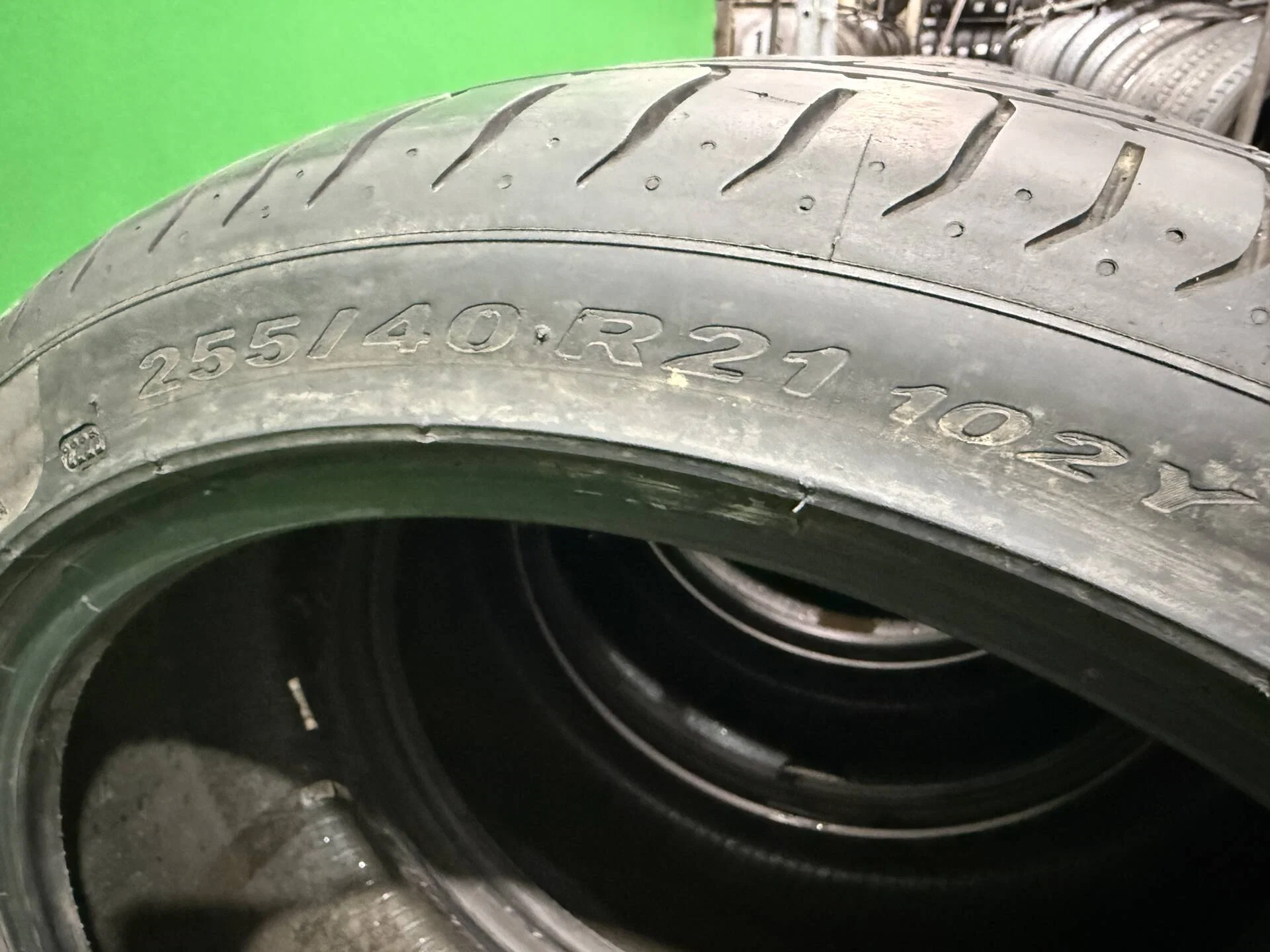 255/40 R21 дюймов Pirelli P Zero летние - миниатюра 2