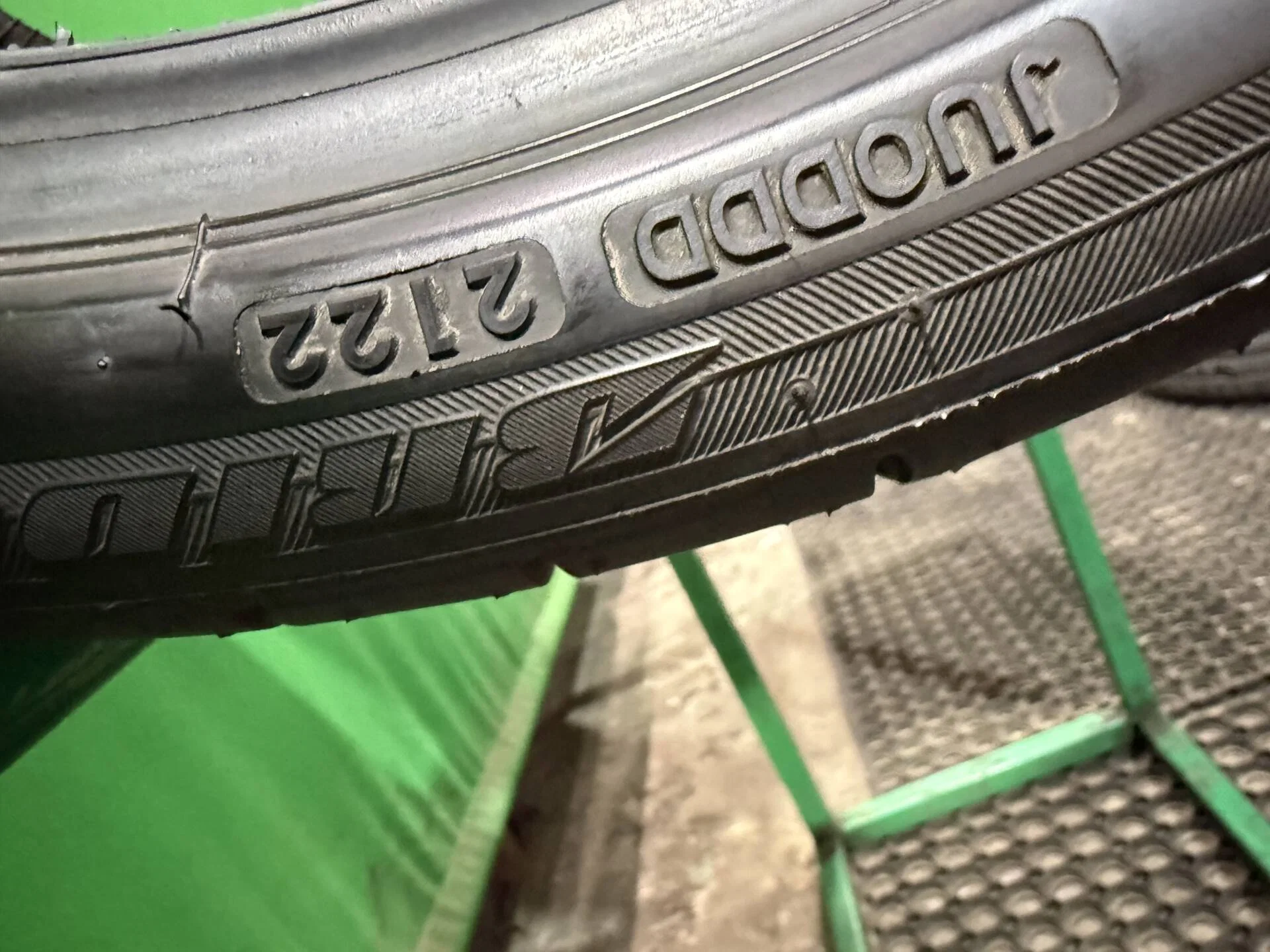 275/30 R20 дюймов Bridgestone Potenza RE050A летние - миниатюра 2