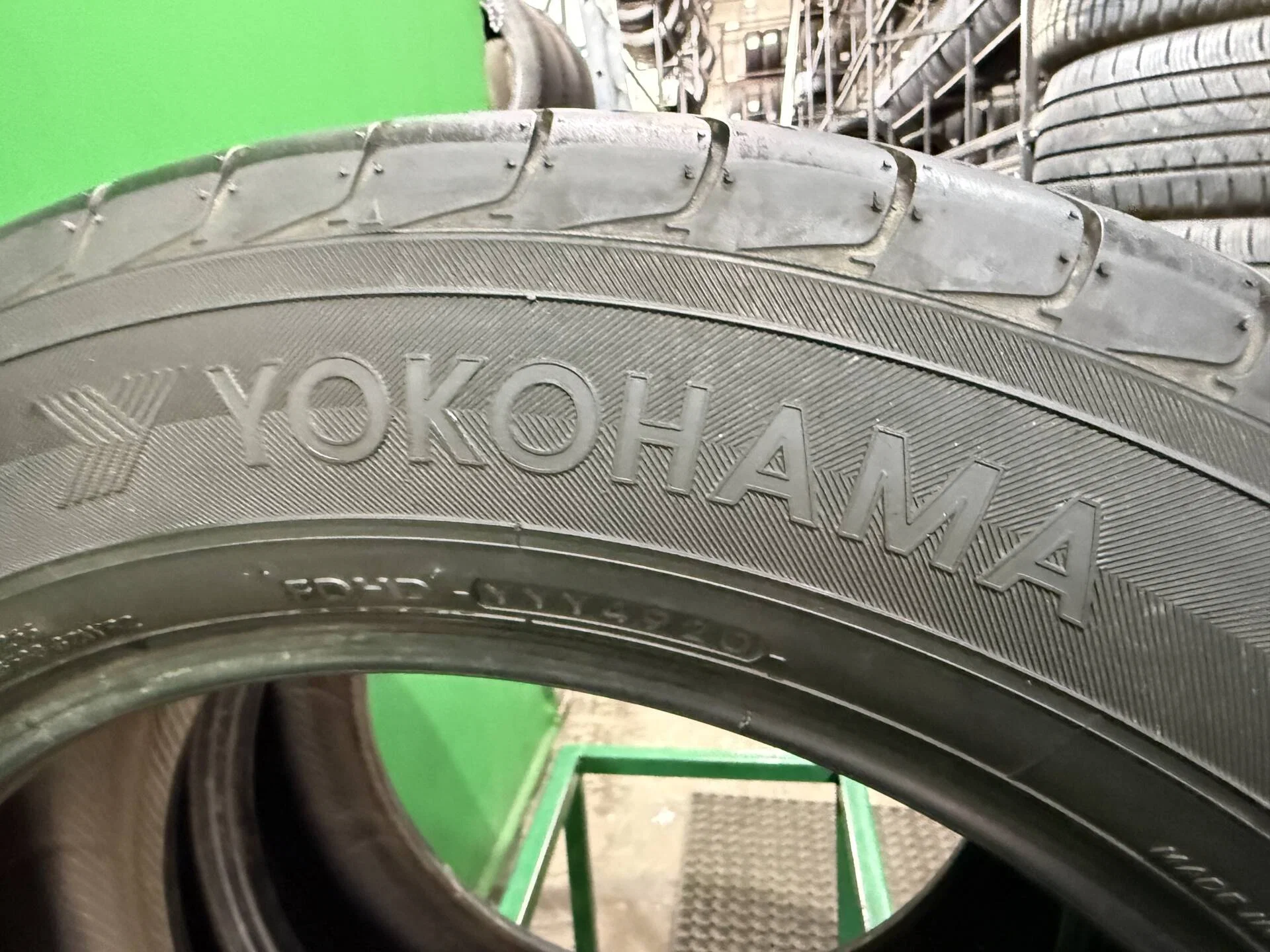 225/60 R18 дюймов Yokohama BluEarth E51 летние - миниатюра 3