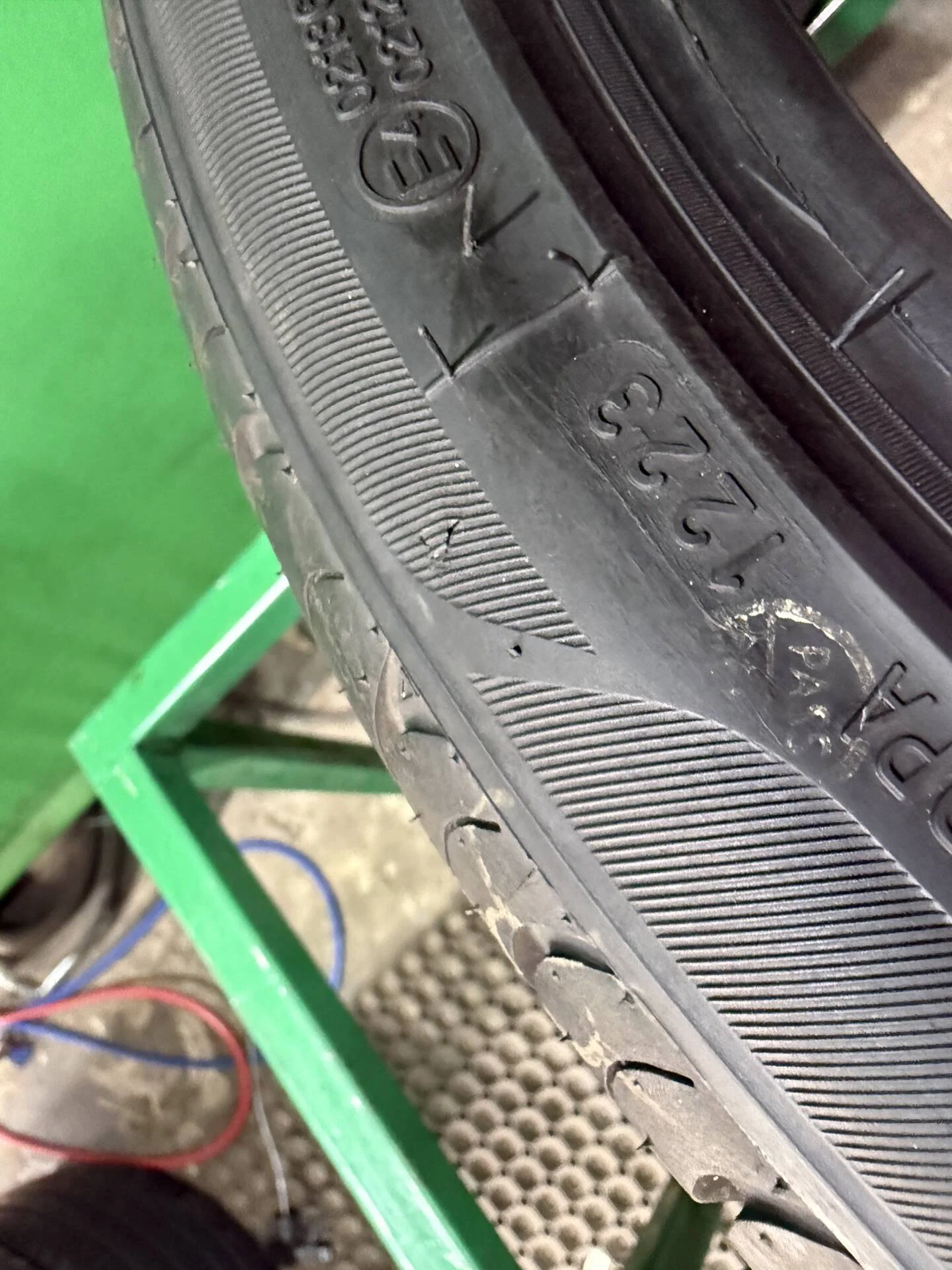 275/35 R19 дюймов Luxxan S4 летние - миниатюра 5