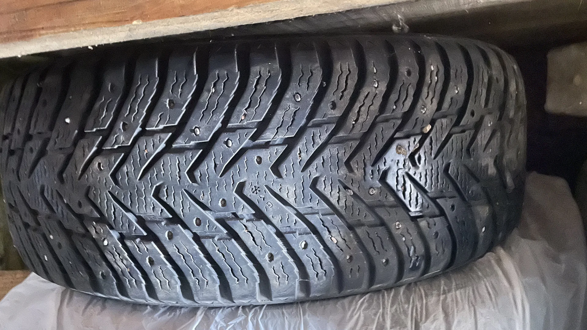 hakkapelitta 8 suv R18 235/55 - миниатюра 3