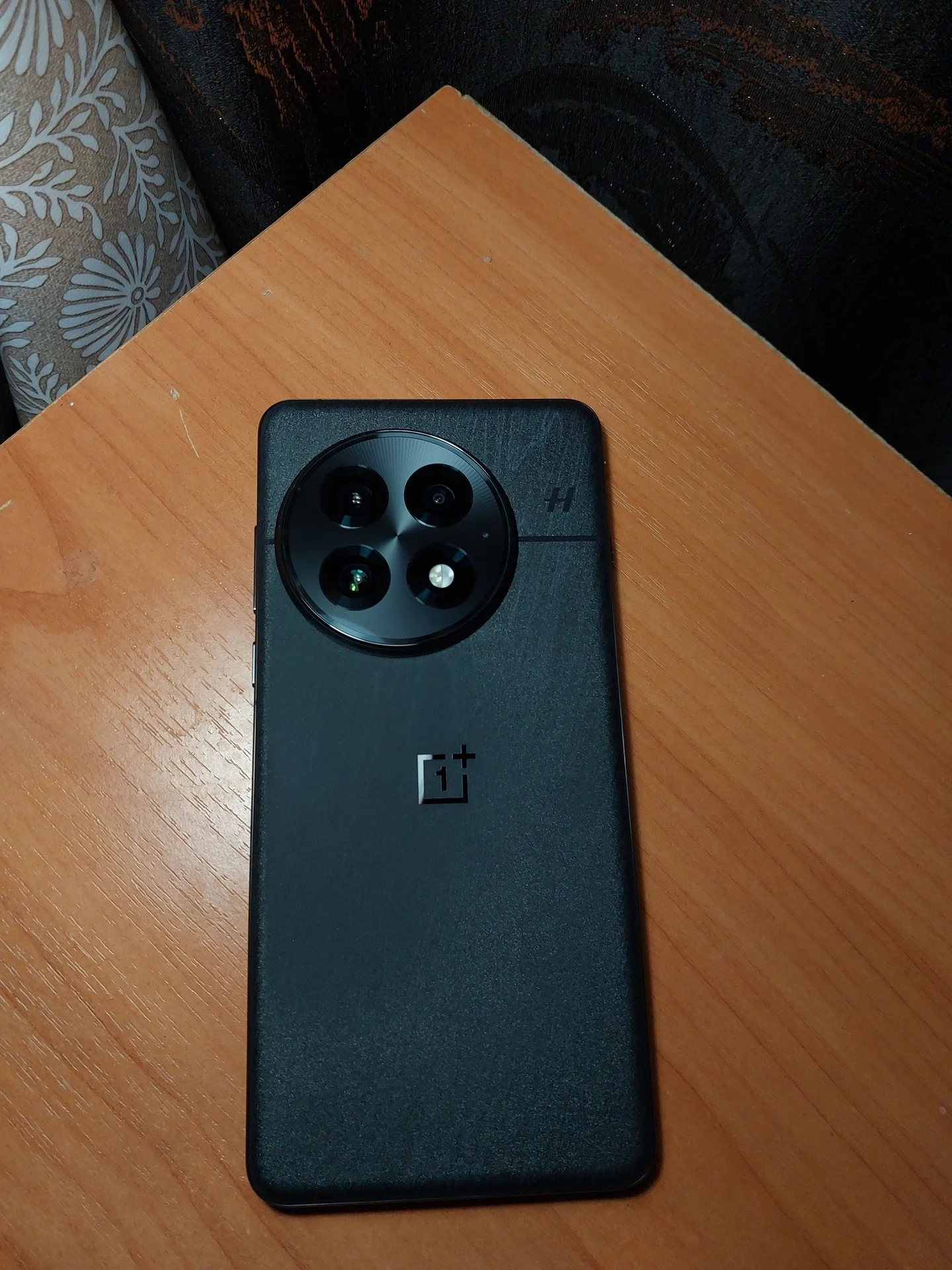 OnePlus 13 - миниатюра 2