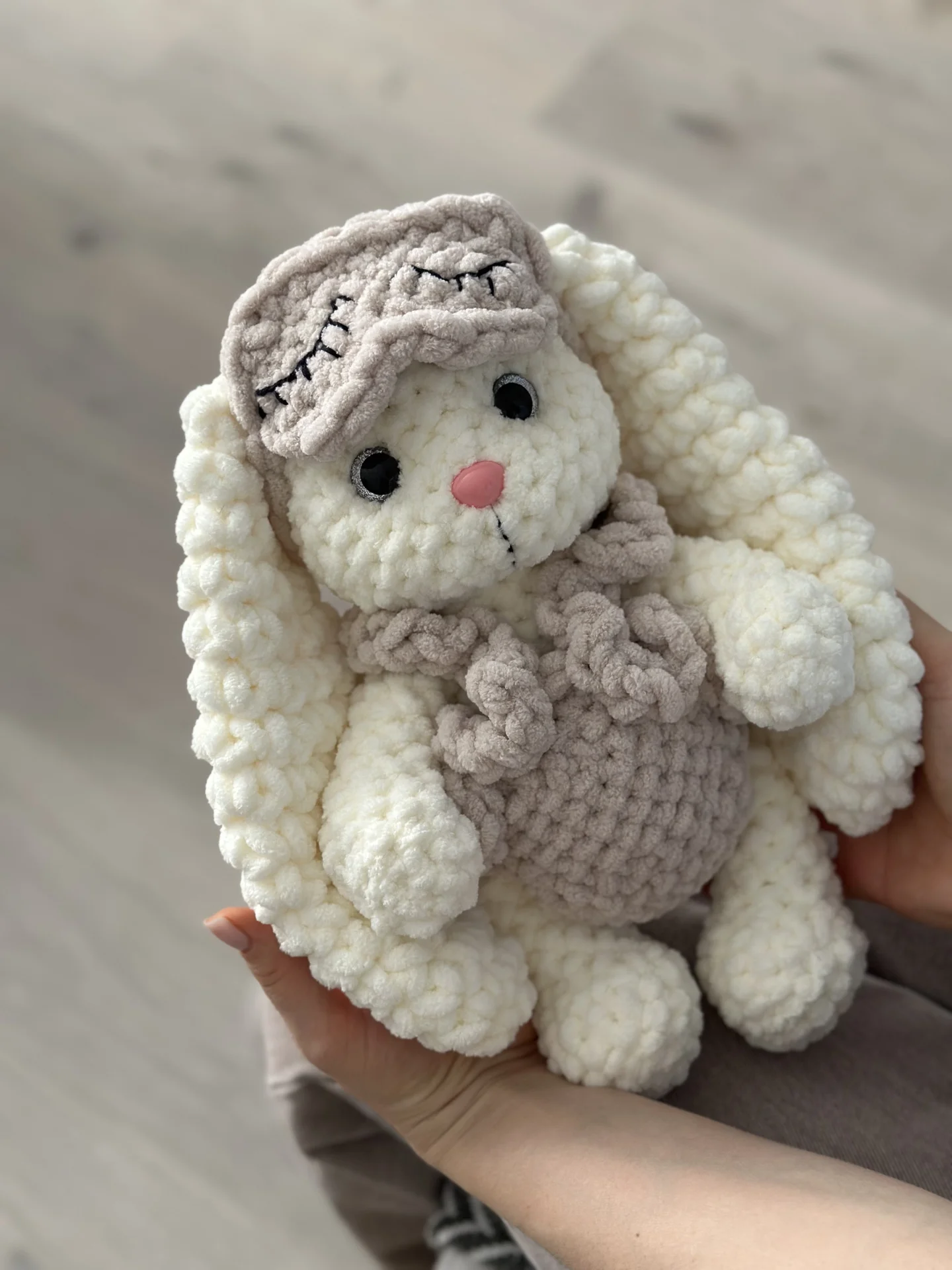Игрушка зайчик вязаный - миниатюра 2