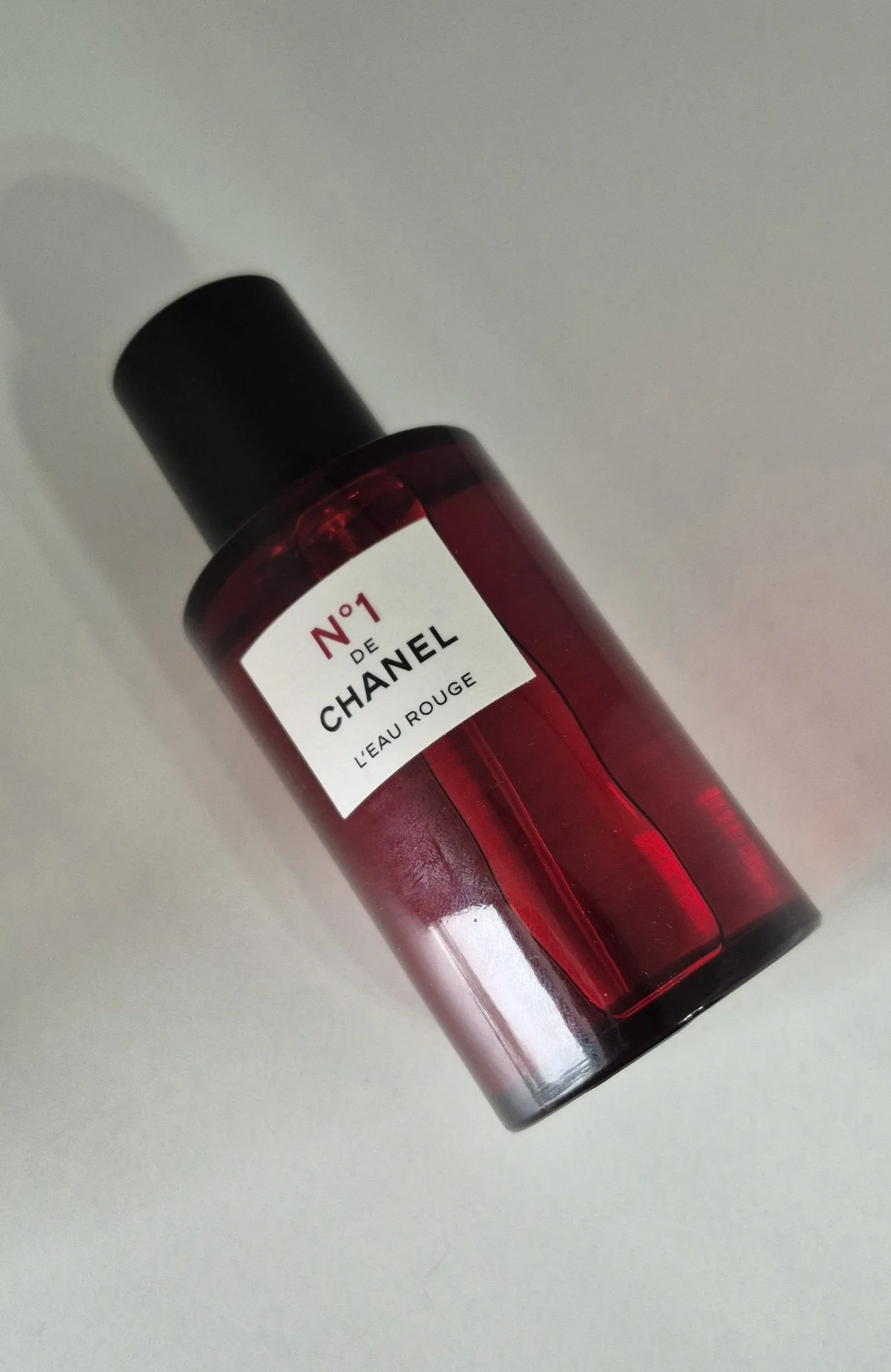 Chanel N1 L'EAU rouge спрей д/тела, оригинал - миниатюра 2