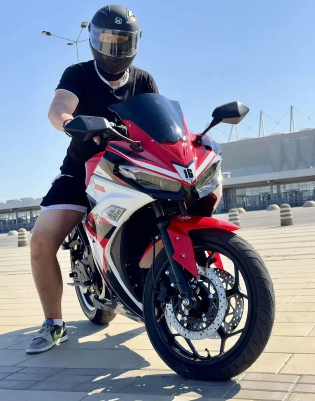 Электромотоцикл Yamaha R3