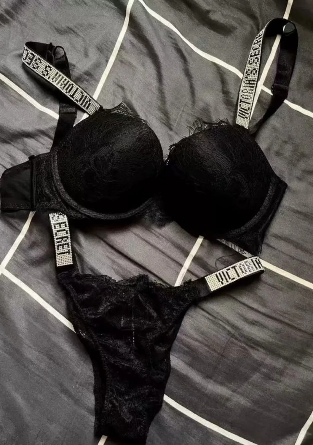 Victoria's Secret: Кружевной комплект с бирками - изображение 1