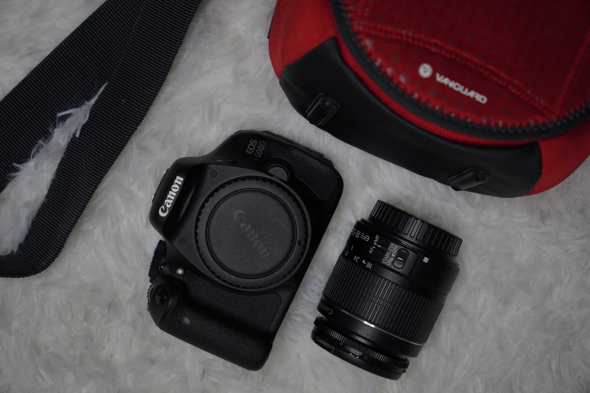 Зеркальный фотоаппарат Canon EOS 600D - миниатюра 2