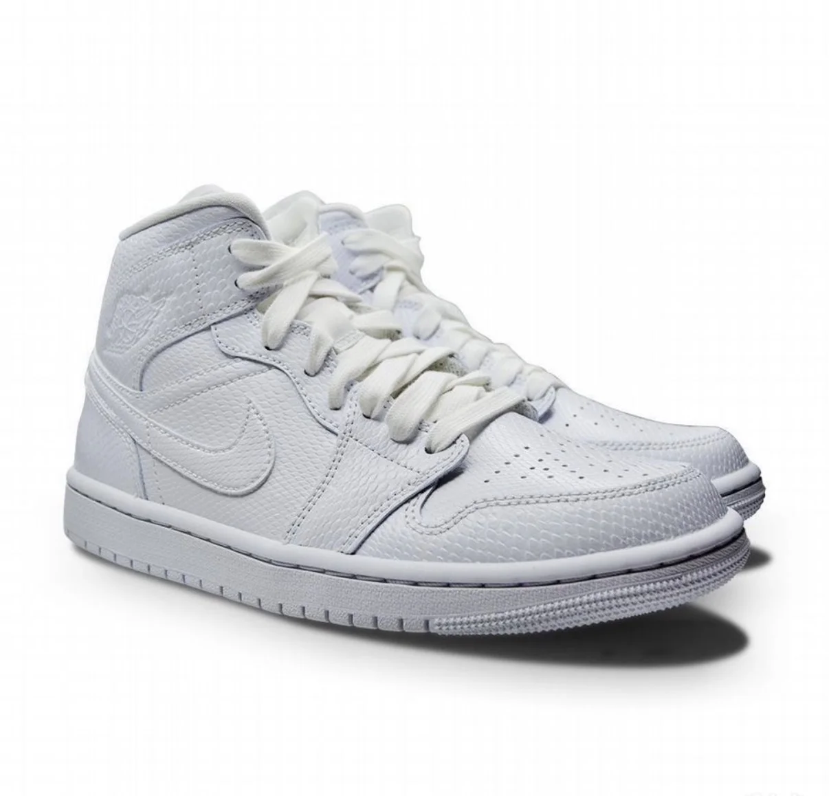 Кроссовки Air Jordan 1 mid белые - изображение 1
