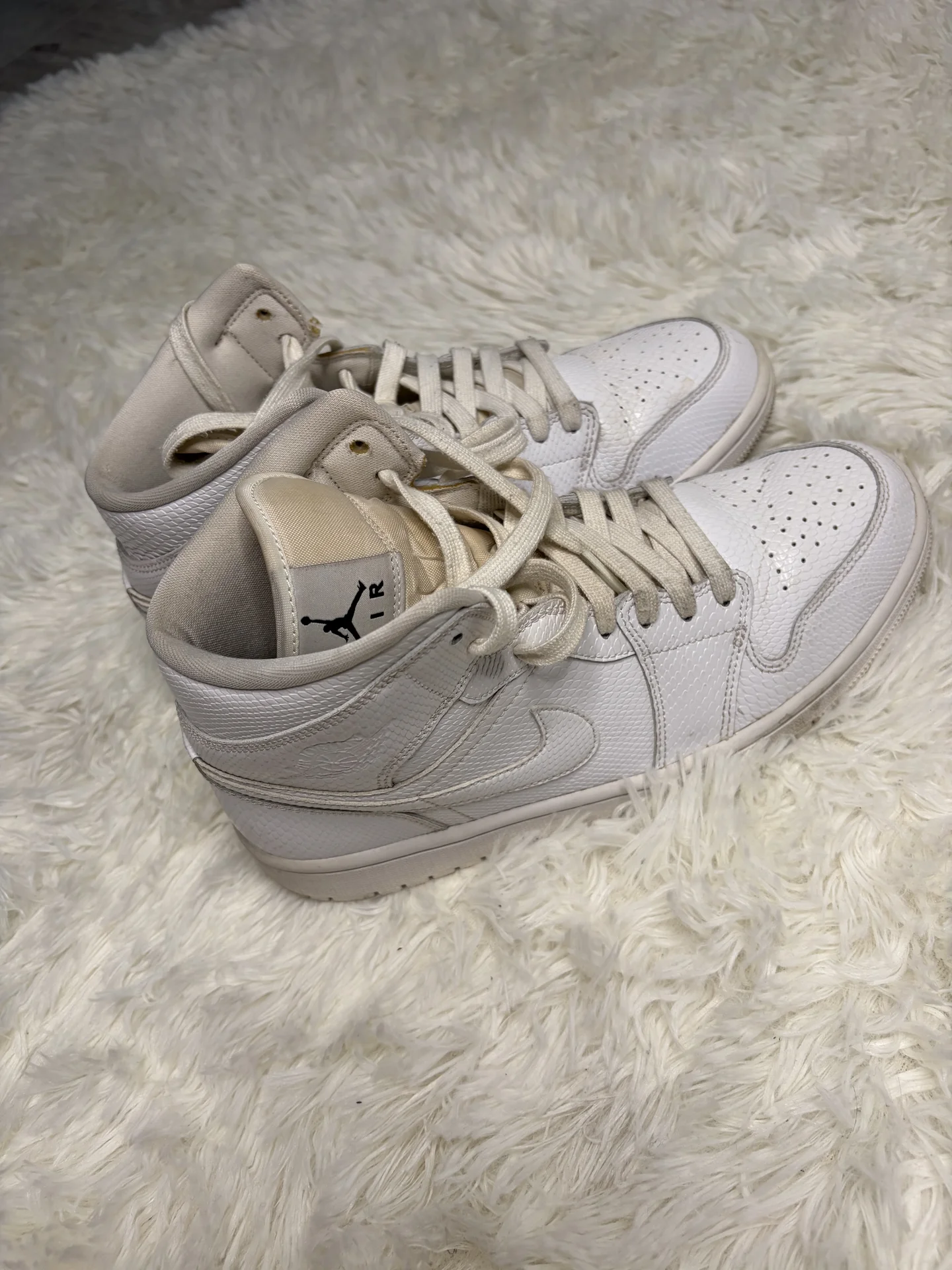 Кроссовки Air Jordan 1 mid белые - миниатюра 2