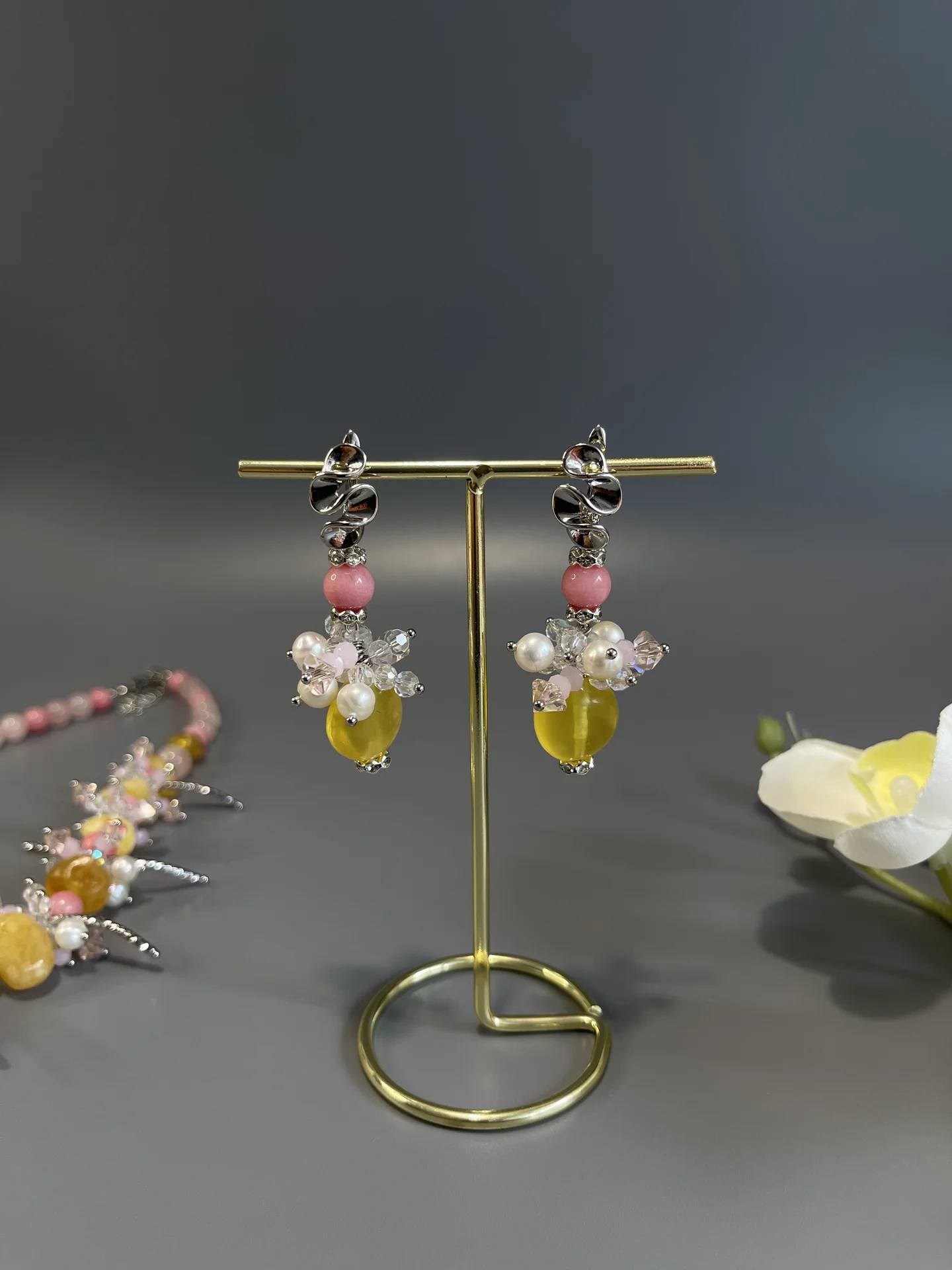 Серьги с жемчугом, розовым кварцем и янтарем - изображение 1