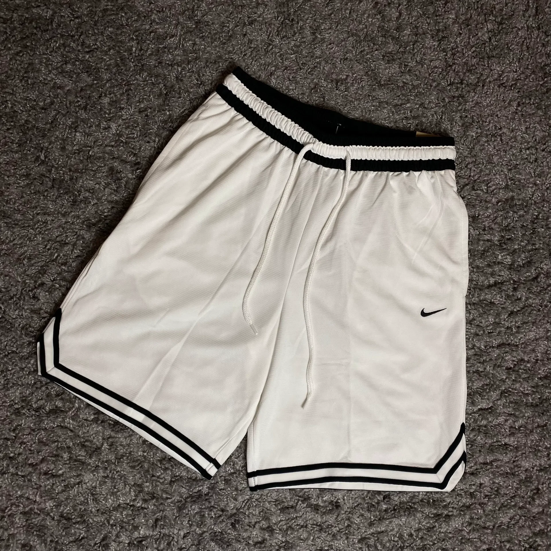 Шорты Nike DRI-FIT DNA White оригинал