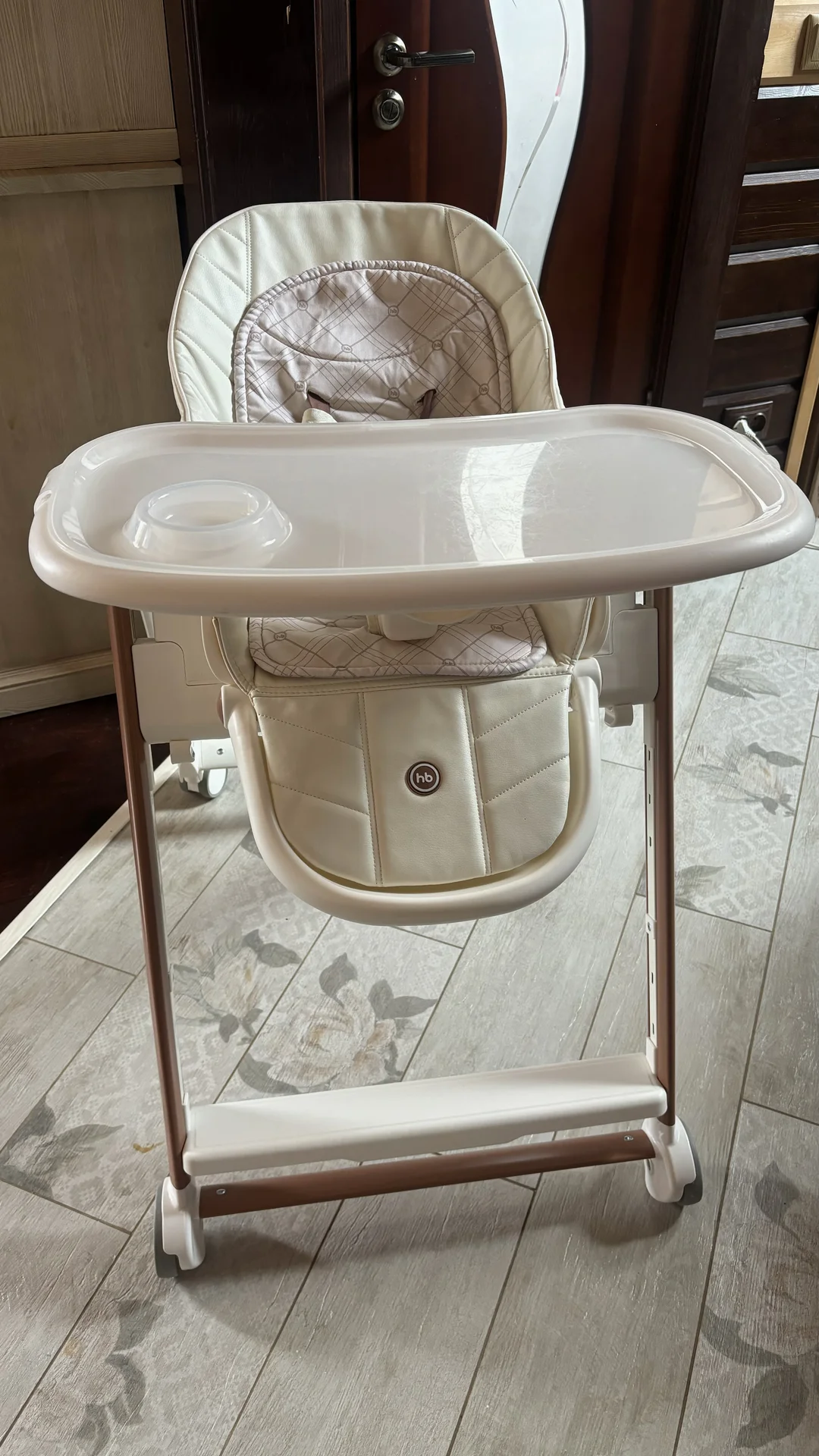 Стульчик для кормления happy baby berny v2