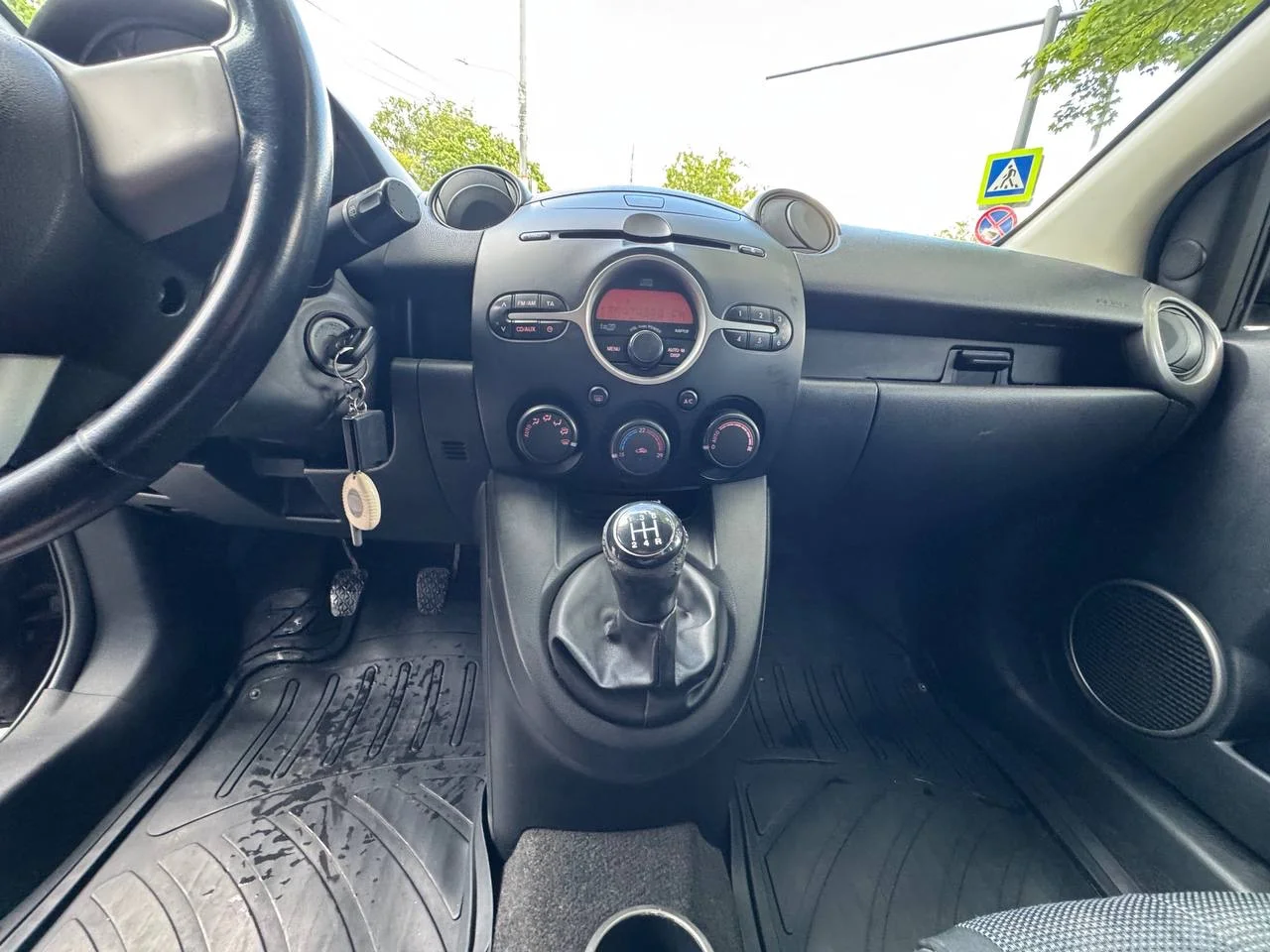 Mazda 2 - миниатюра 6