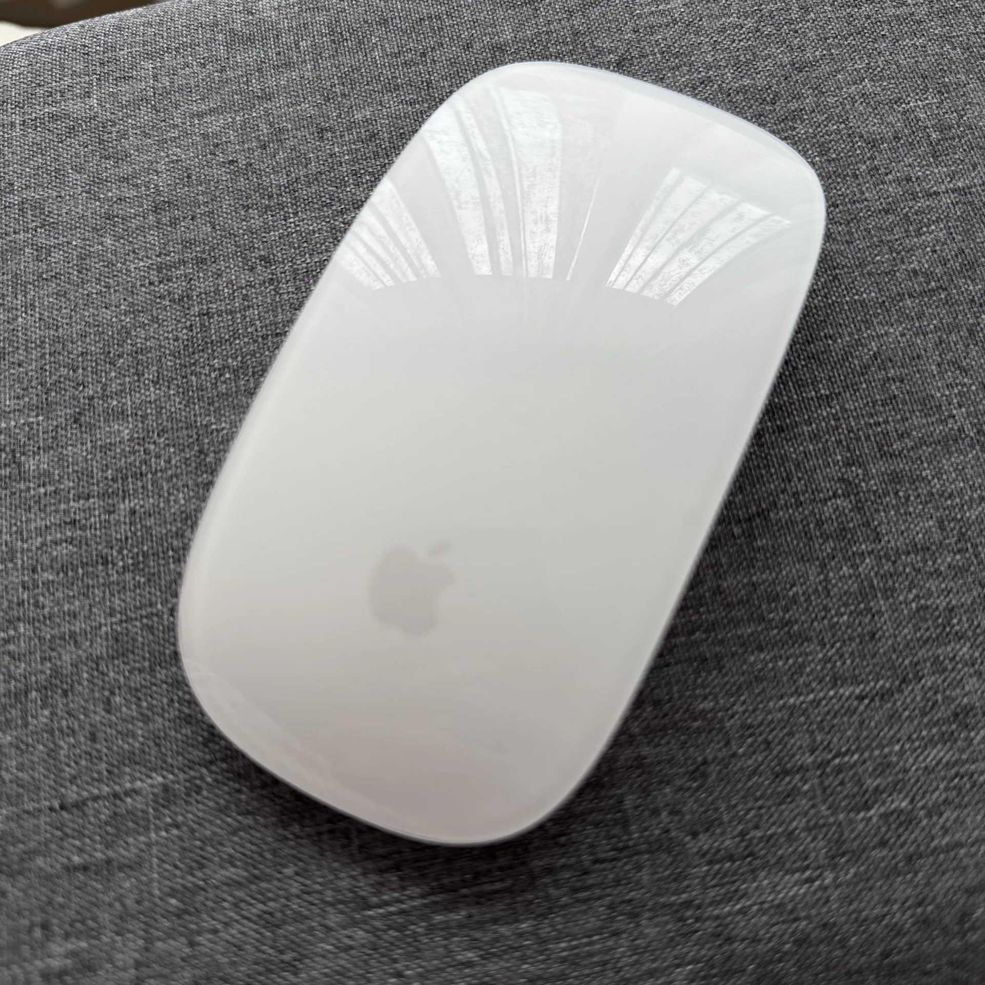 мышь эппл Apple Magic Mouse2 - миниатюра 2
