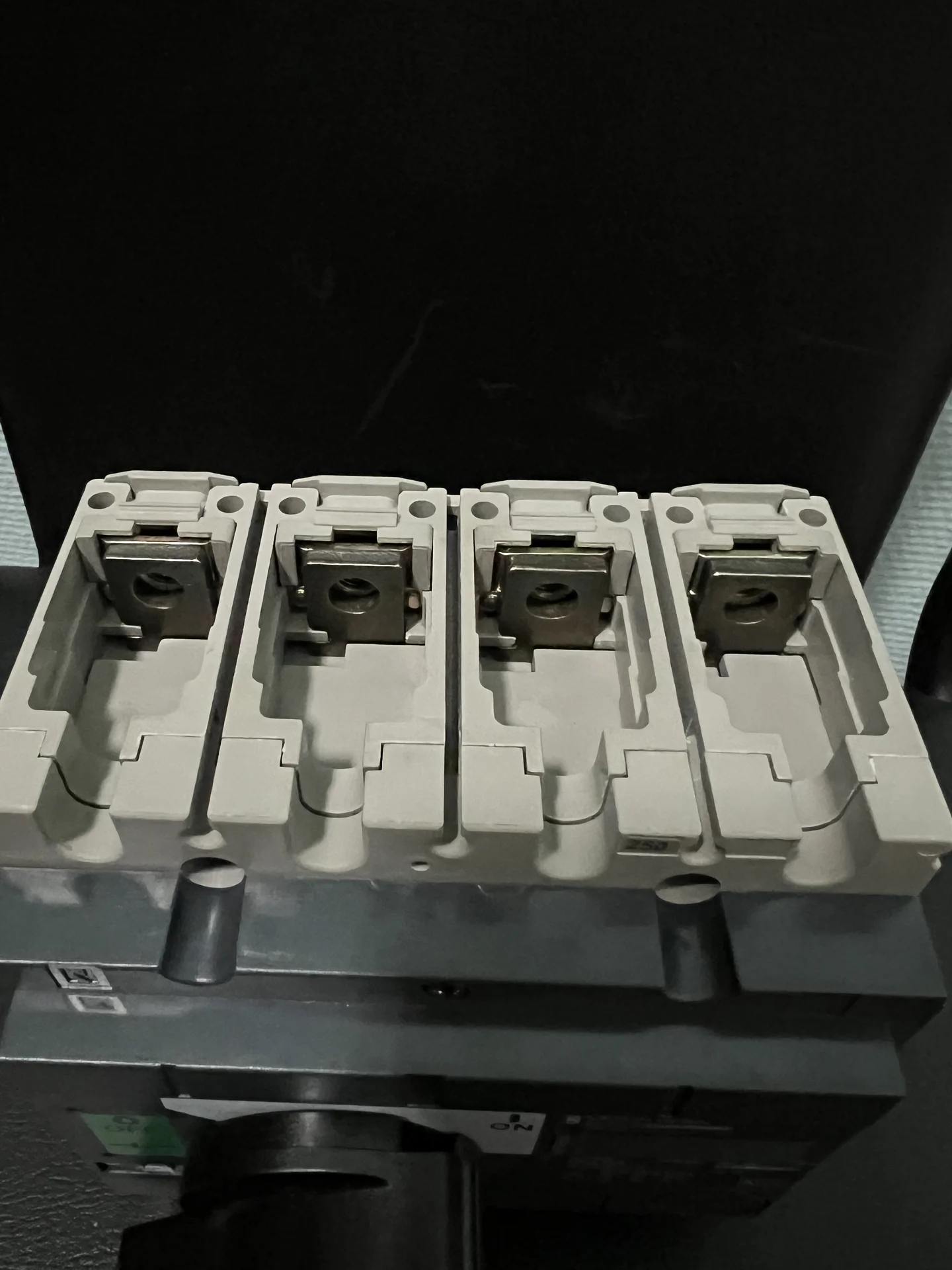 Выключатель-разъединитель INS250 4P 250 А - миниатюра 3