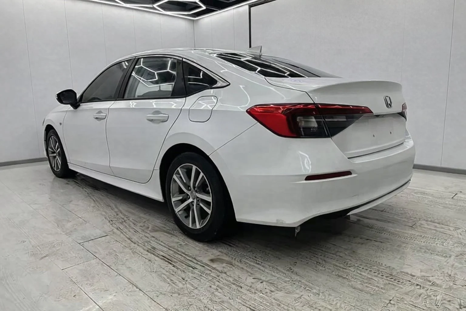 Honda Civic 180TURBO CVT Premium Edition 2023 - миниатюра 4
