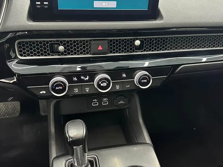 Honda Civic 180TURBO CVT Premium Edition 2023 - миниатюра 15