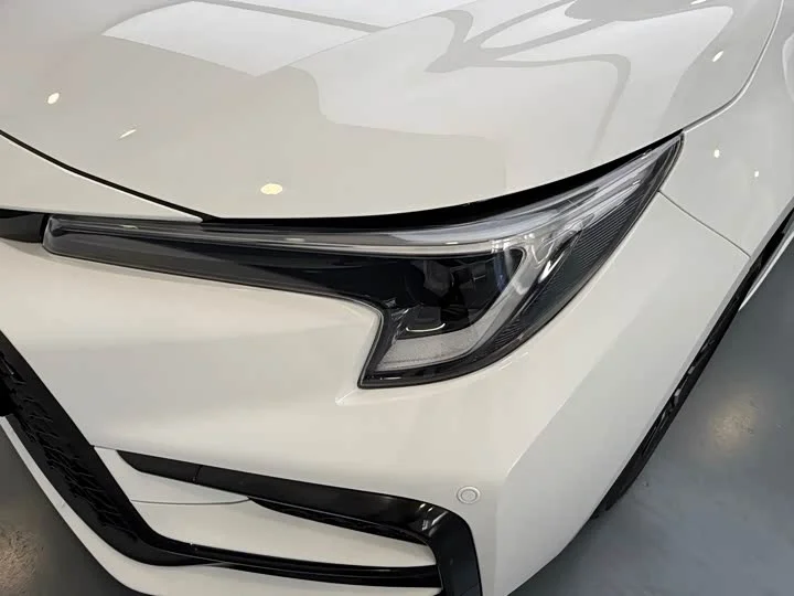 Toyota Corolla Hybrid 1.8H E-CVT Sport Edition 2023 - миниатюра 3