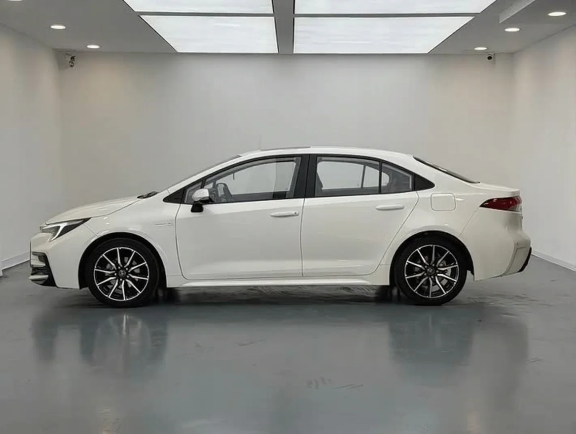 Toyota Corolla Hybrid 1.8H E-CVT Sport Edition 2023 - миниатюра 4