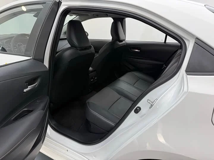 Toyota Corolla Hybrid 1.8H E-CVT Sport Edition 2023 - миниатюра 15