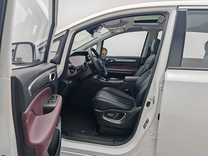 Trumpchi M6 PRO 270T Automatic Premium Edition 2022 - миниатюра 9