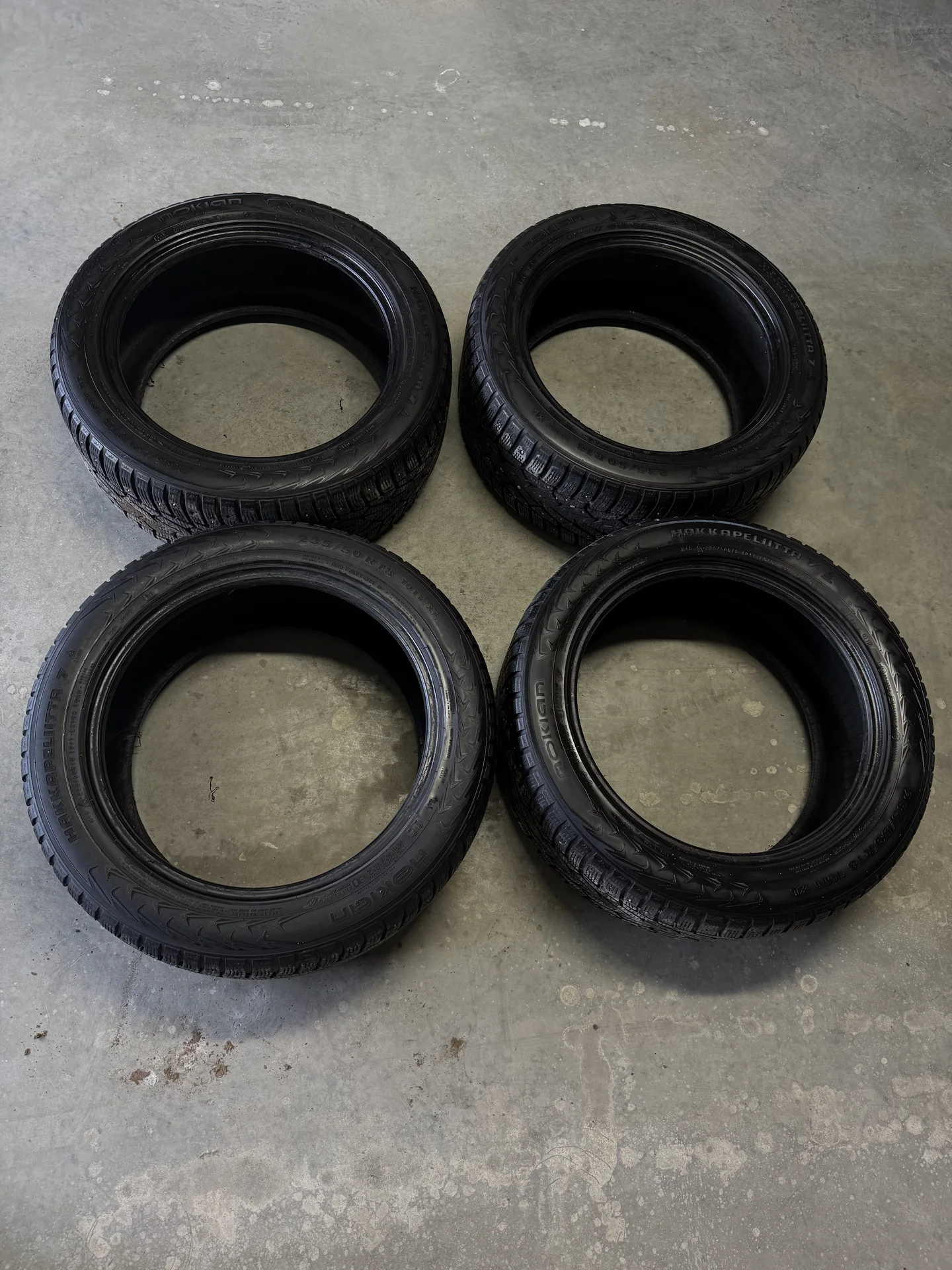 Зимняя резина 235/50 R18 - изображение 1
