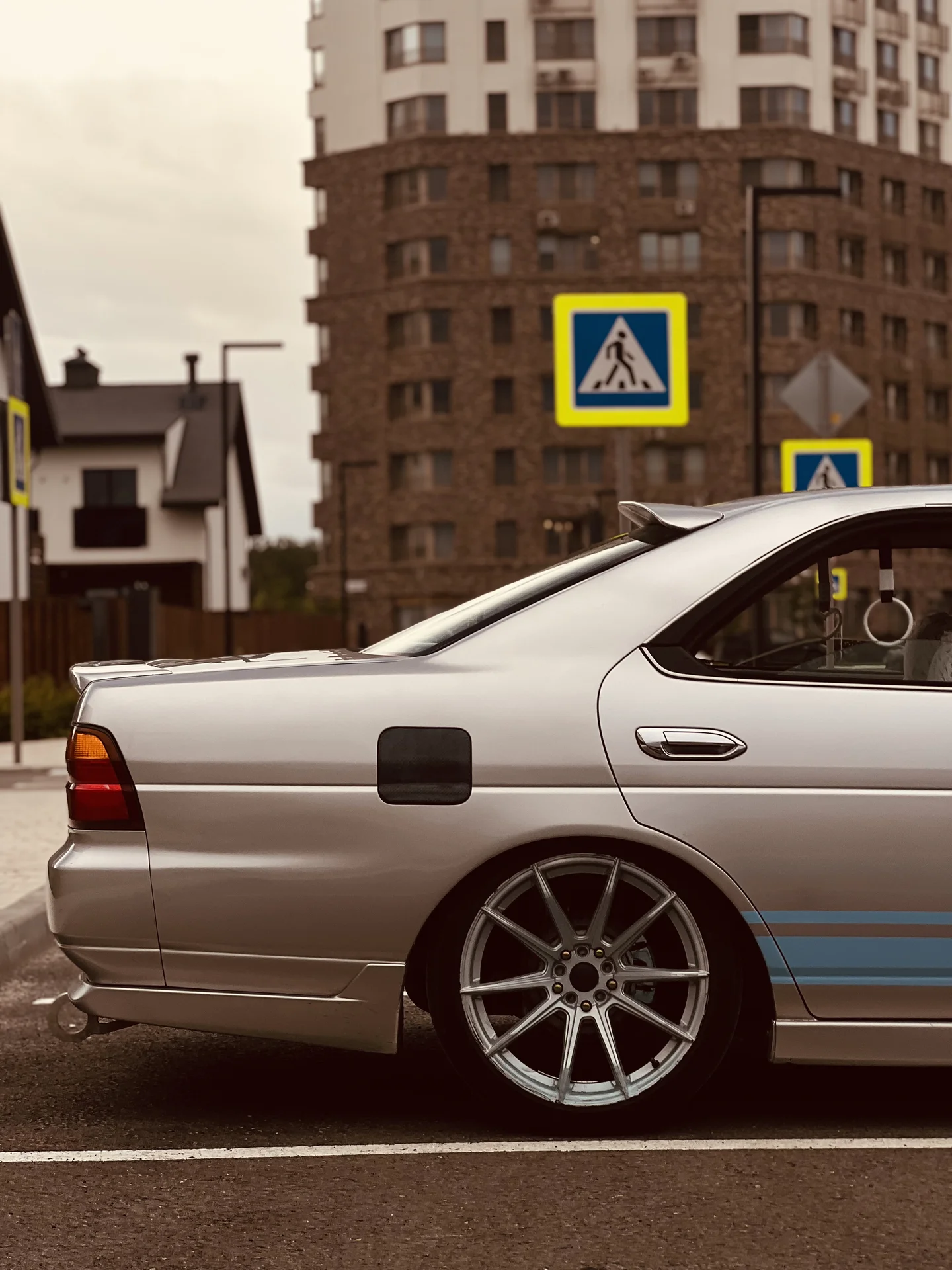Nissan Laurel 35 - миниатюра 2