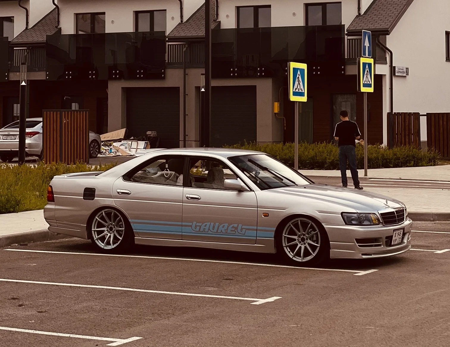 Nissan Laurel 35 - миниатюра 3