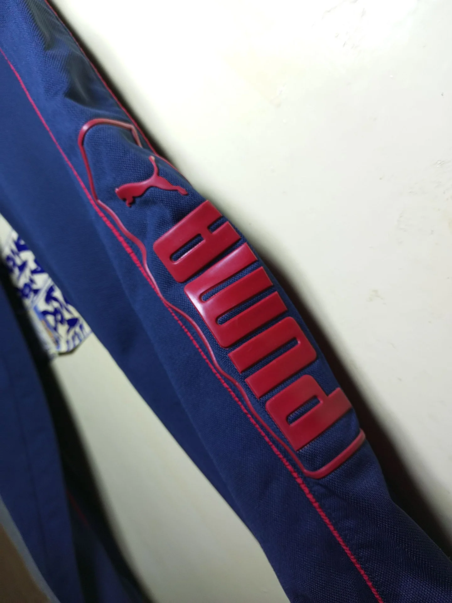 Спортивные штаны Puma с красными лампасами винтаж - миниатюра 9