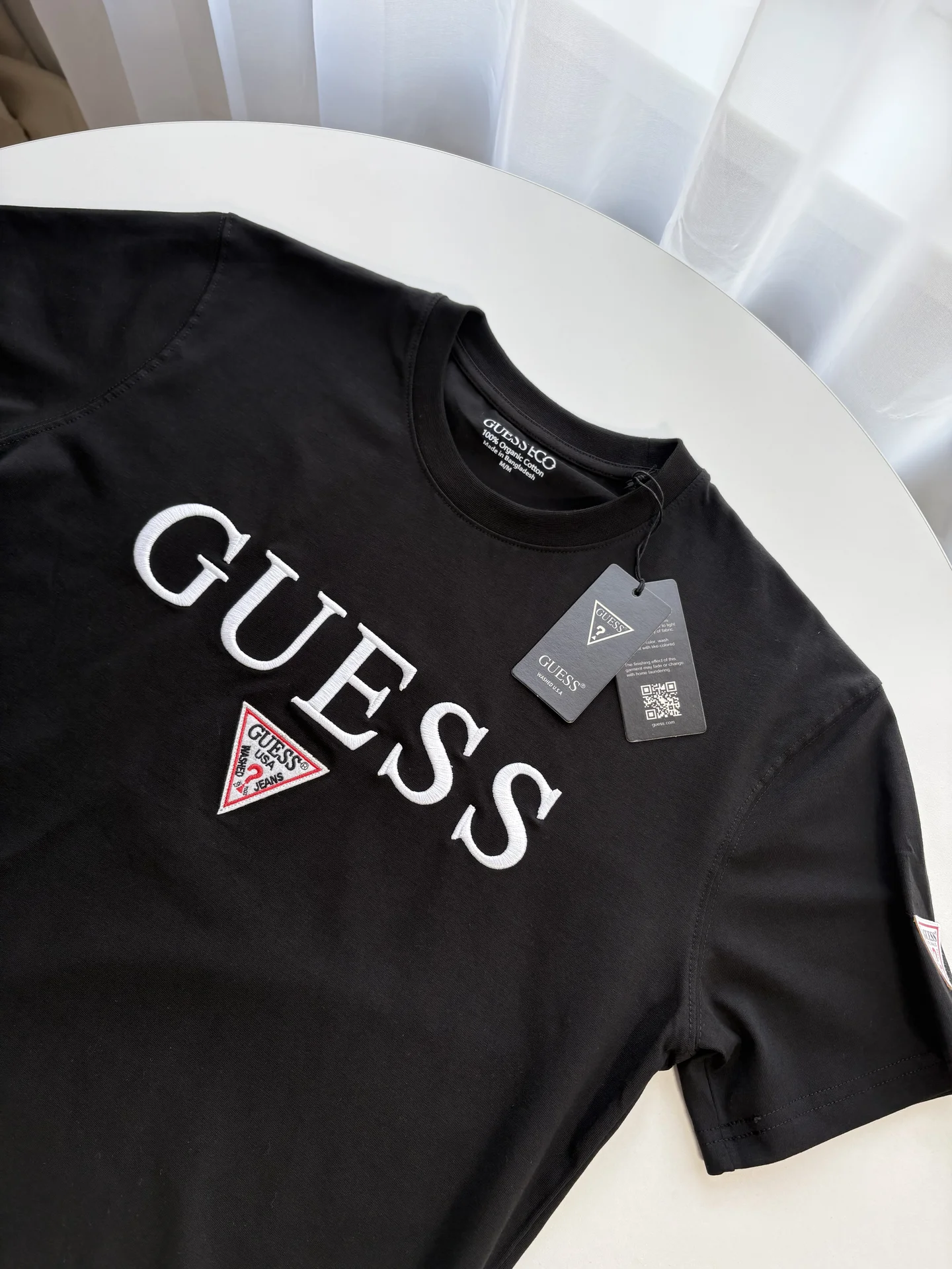 Мужская футболка guess чёрный цвет - миниатюра 2